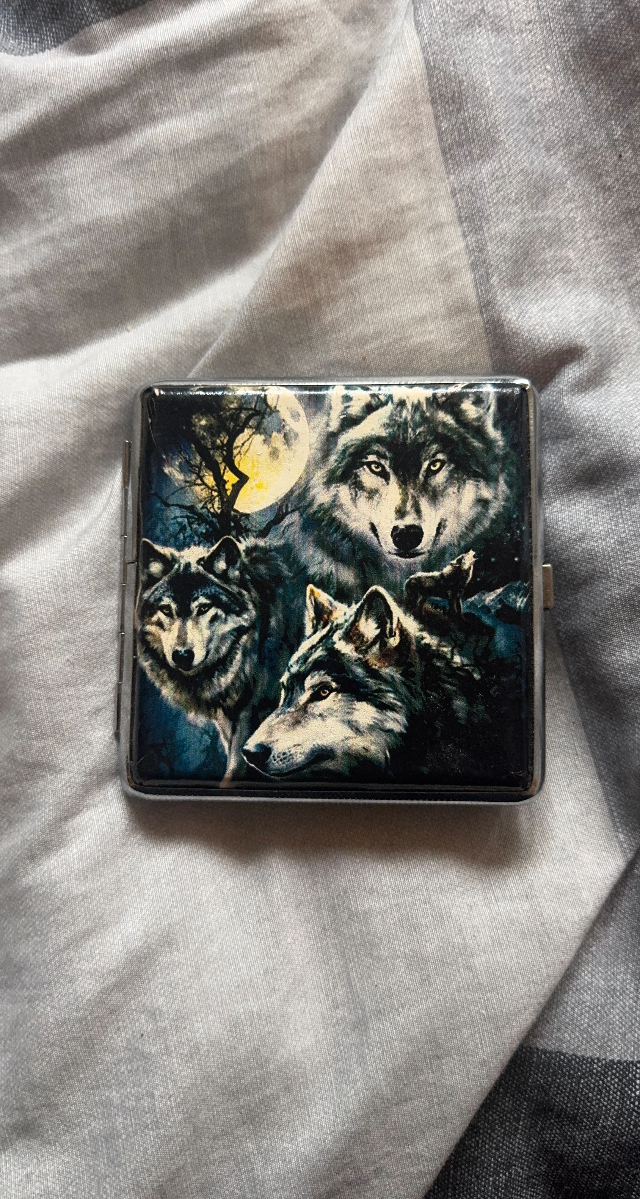 Wolf pack cigarette case