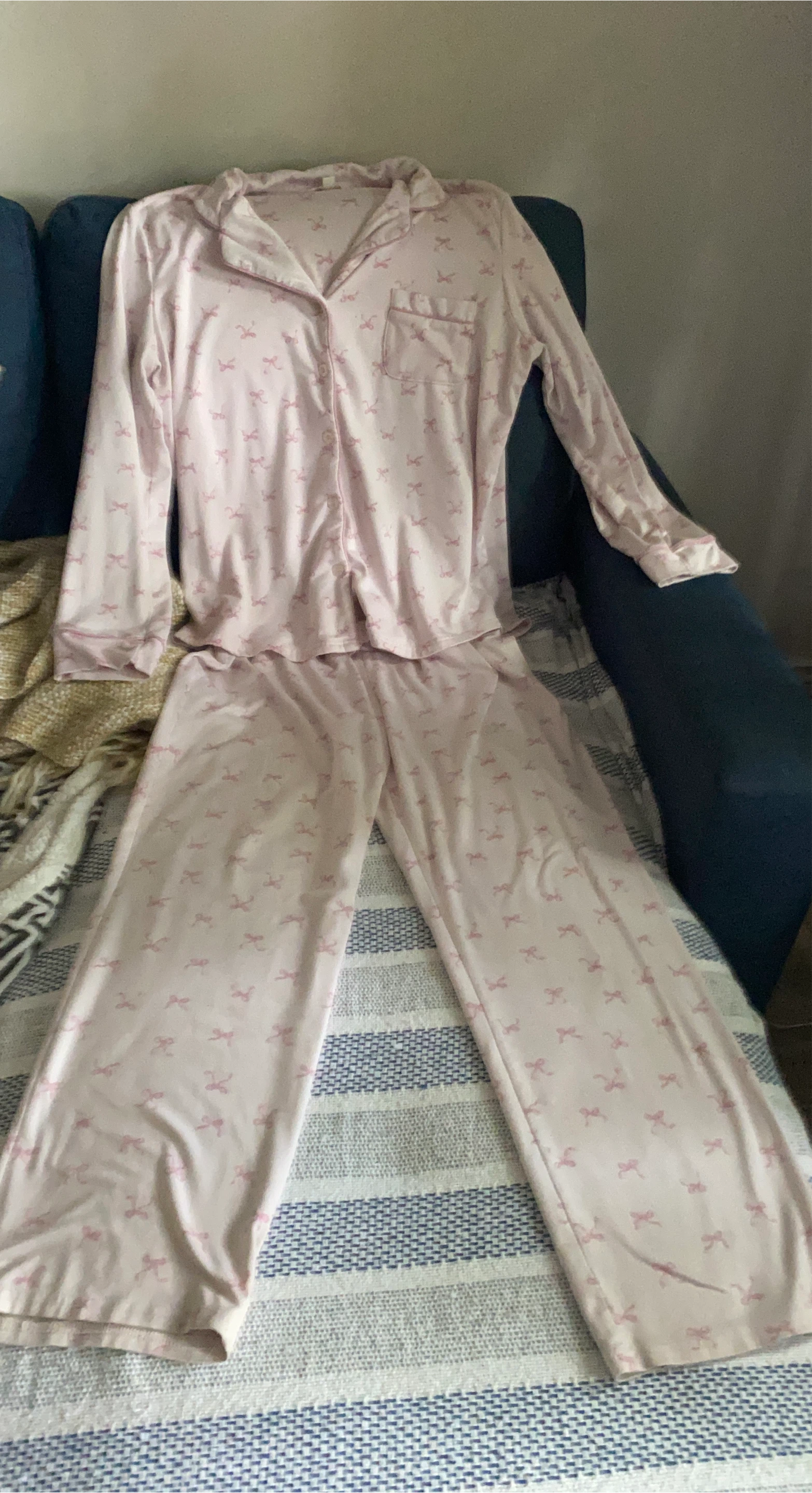 Light pink pajama set with bow print