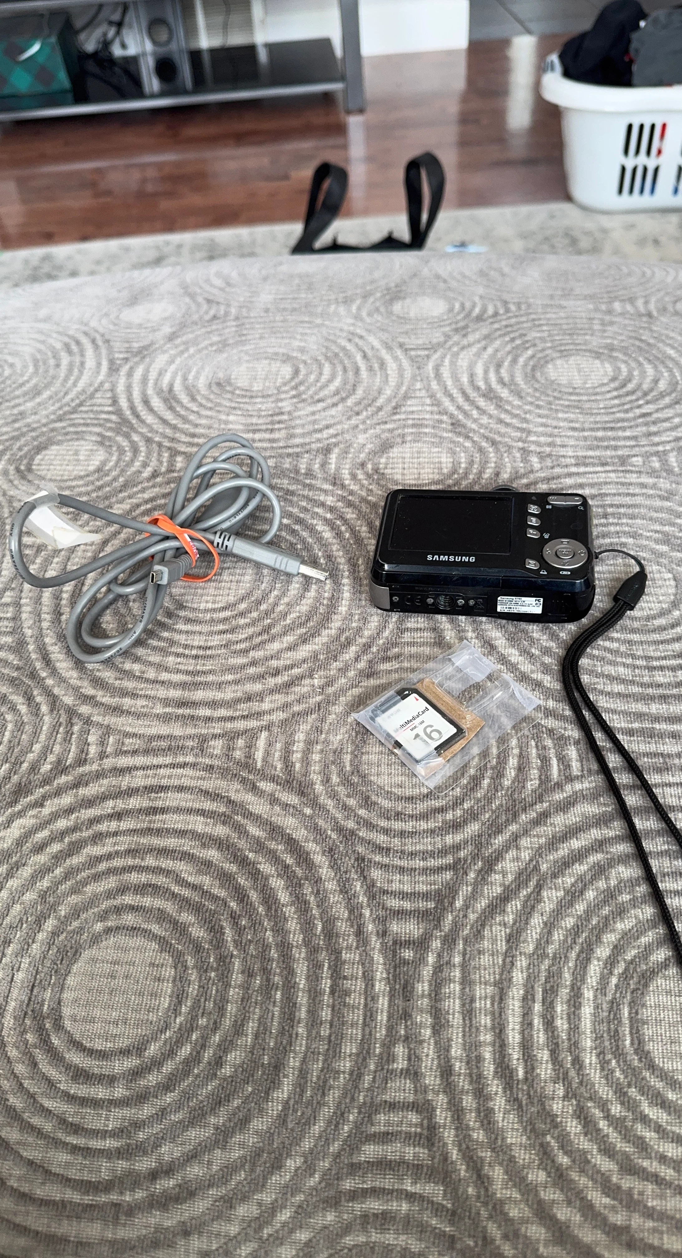 Samsung Digital Camera with a 16GB MultiMediaCard