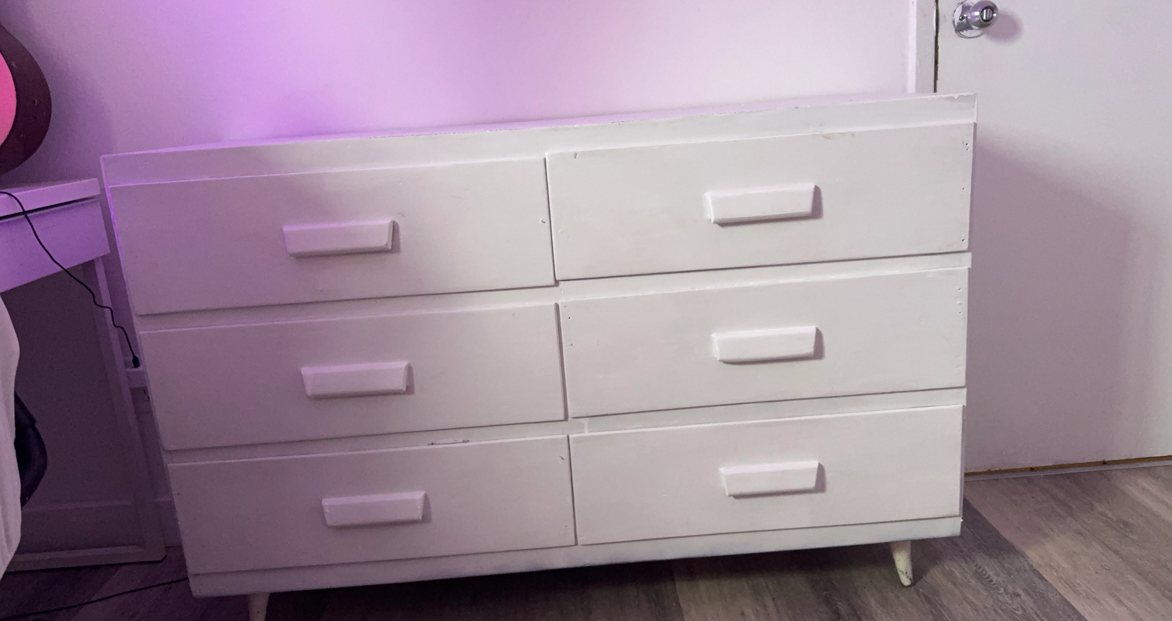 White six drawer dresser