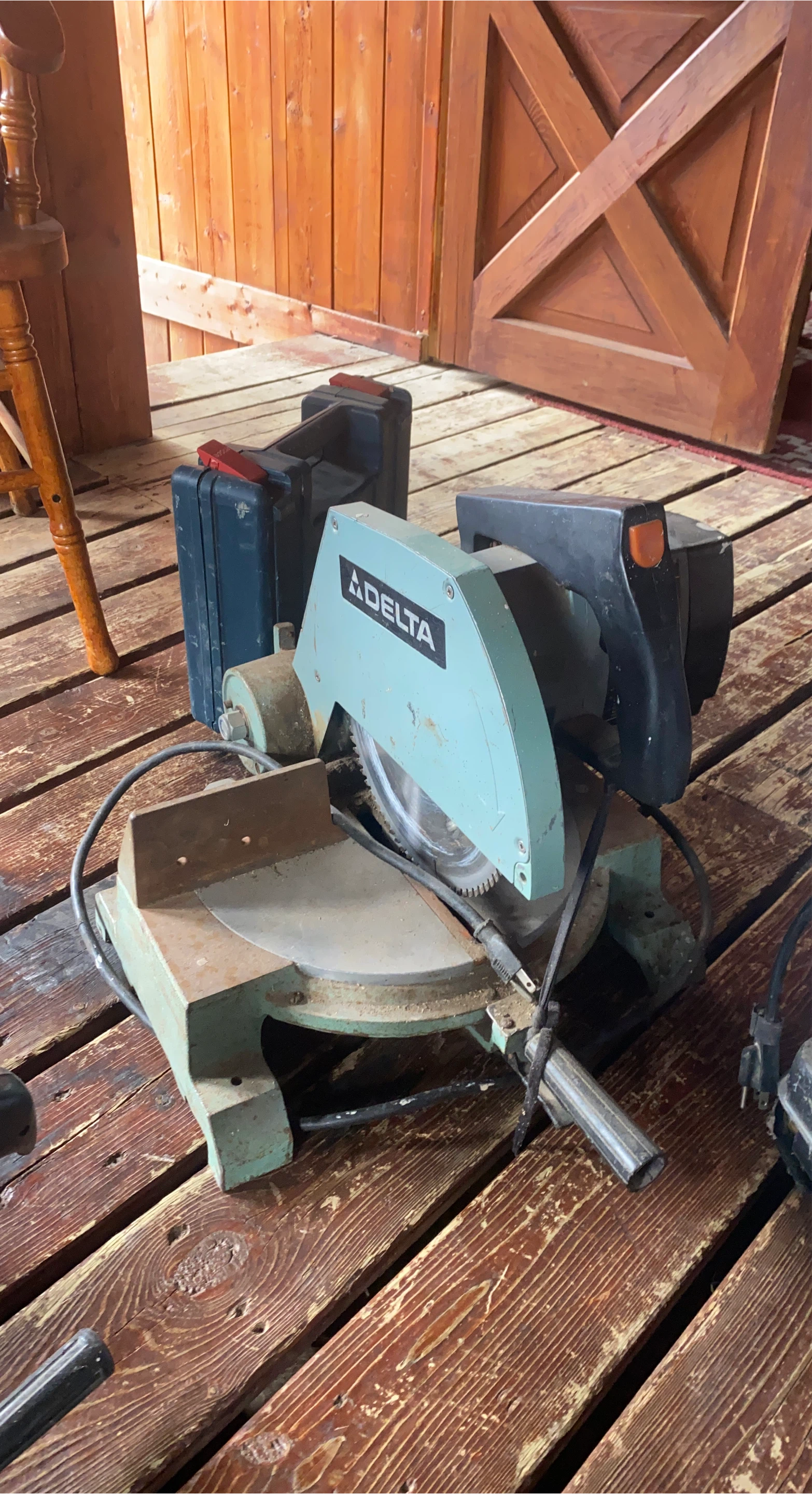 Delta compound saw