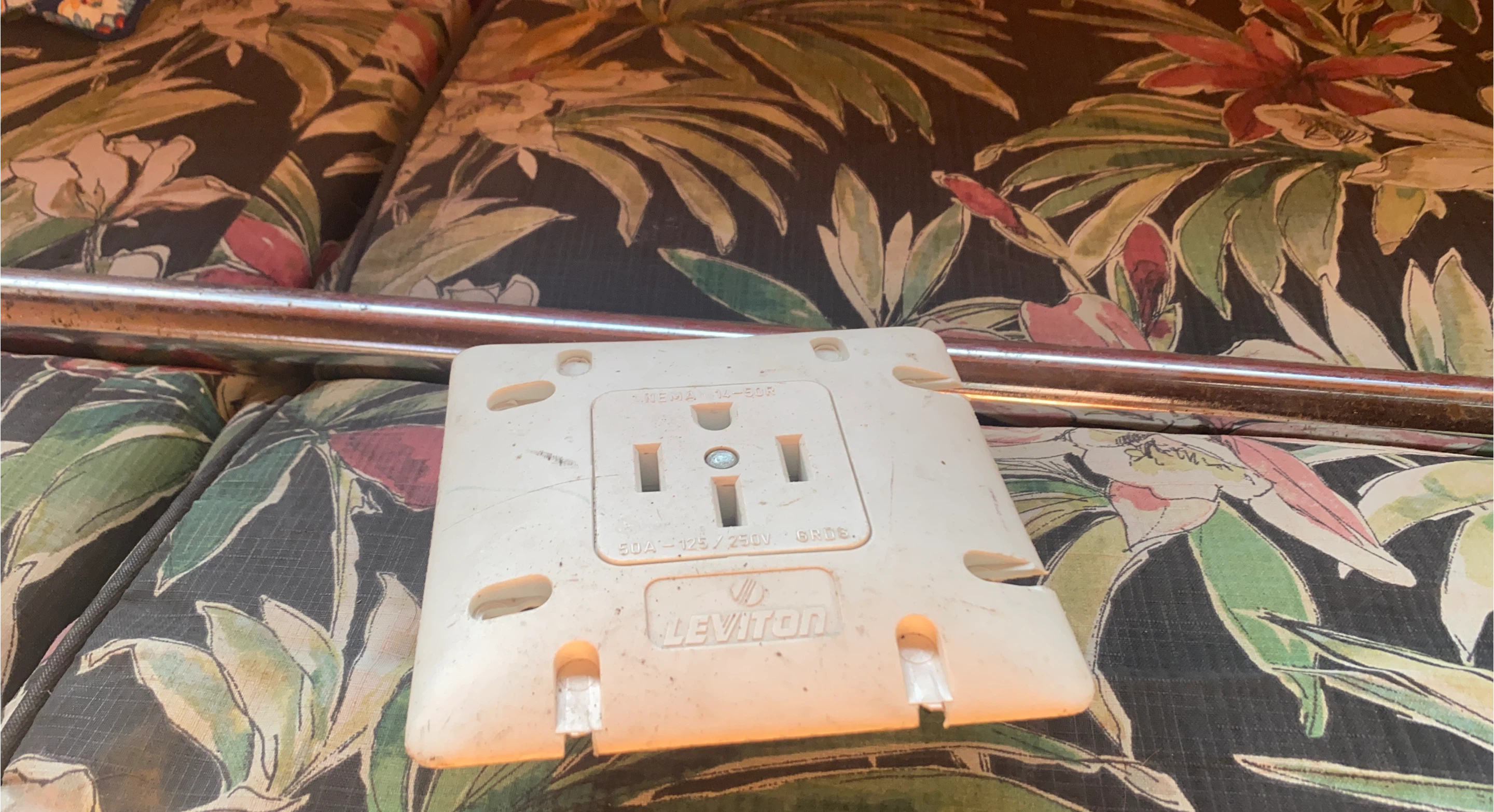 Leviton NEMA 14-50R Power Outlet Flush Mount