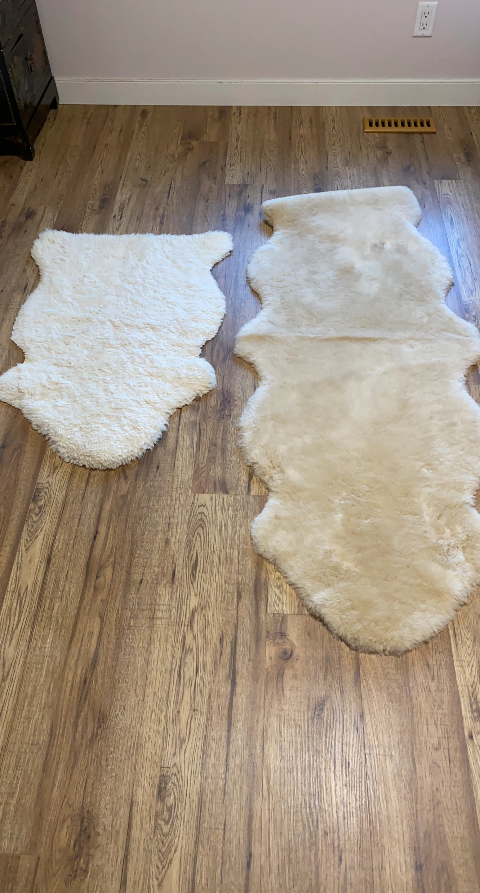 Cream sheepskin rugs set of 2