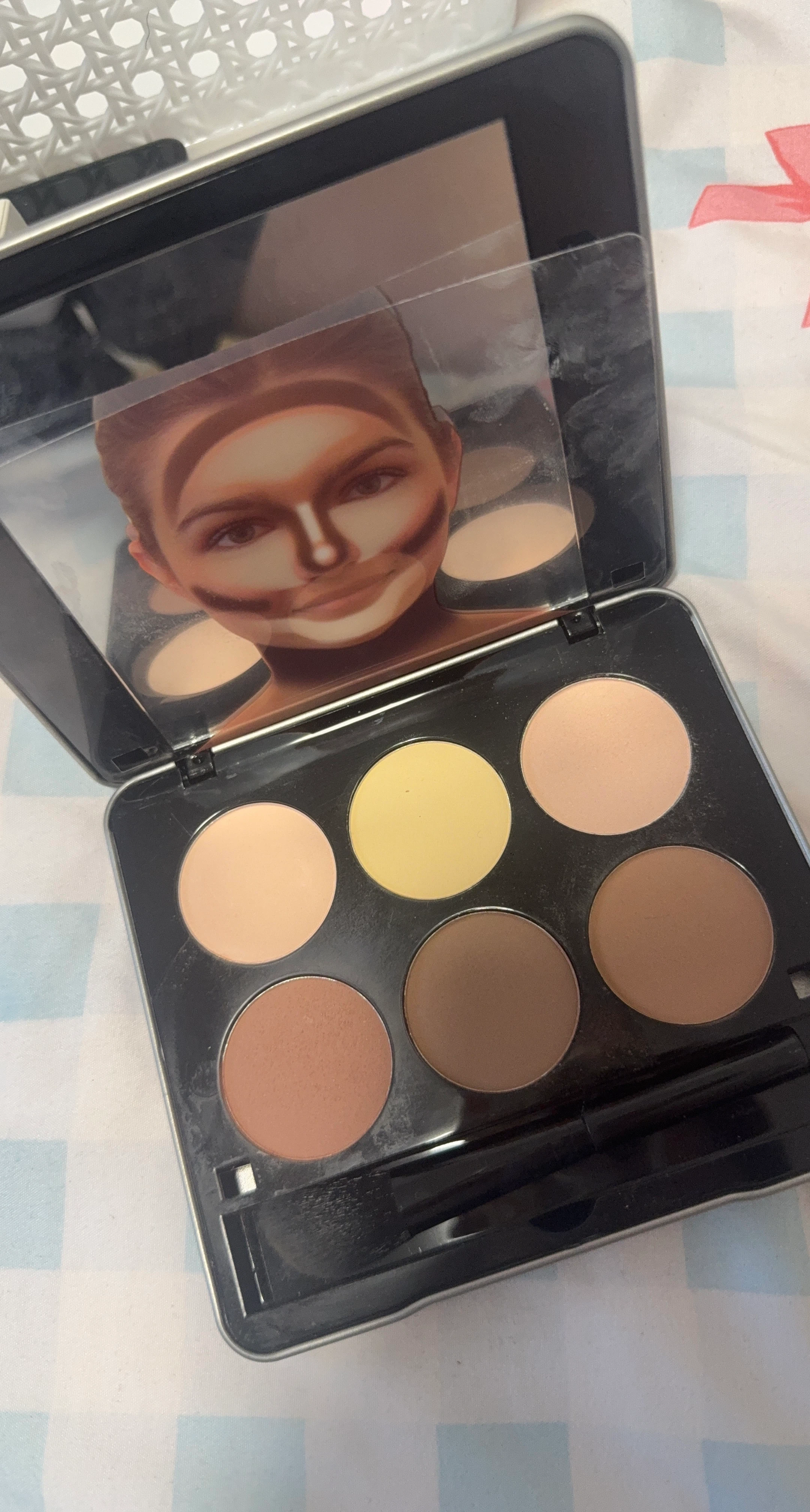 Makeover Essentials Contour Kit with Brush