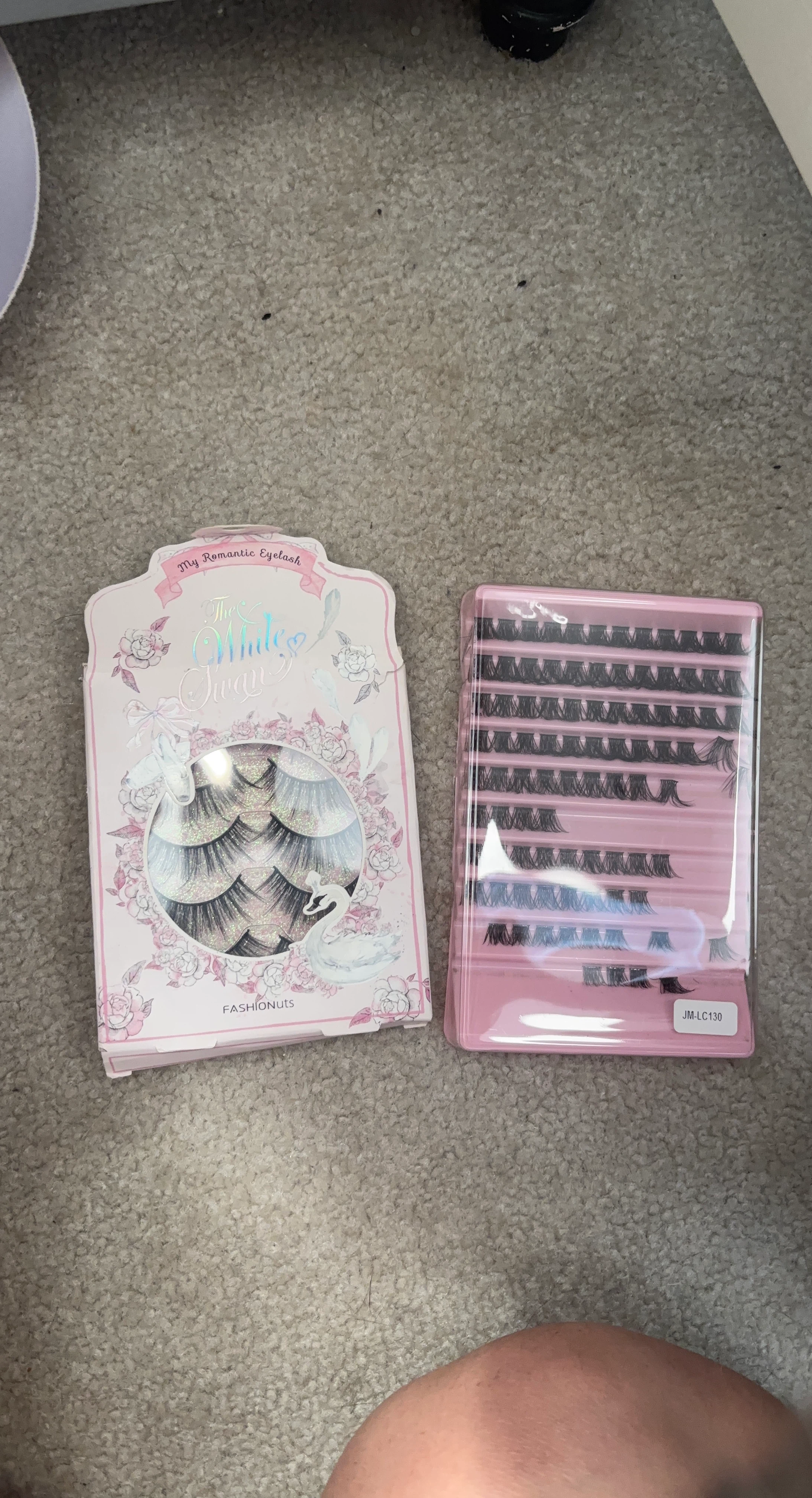 FASHIONUTS The White Swan Romantic Eyelashes Set