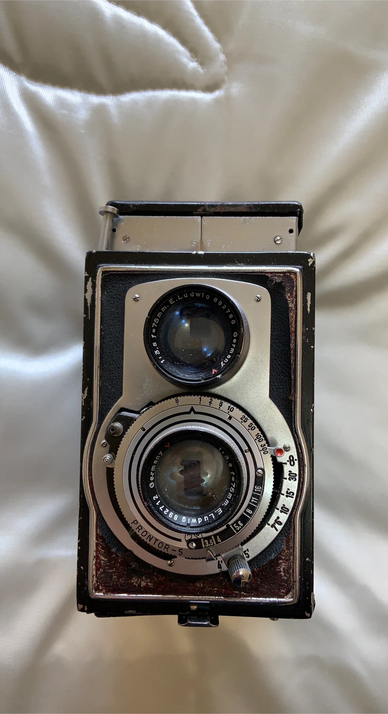 Vintage E. Ludwig Twin Lens Reflex Camera