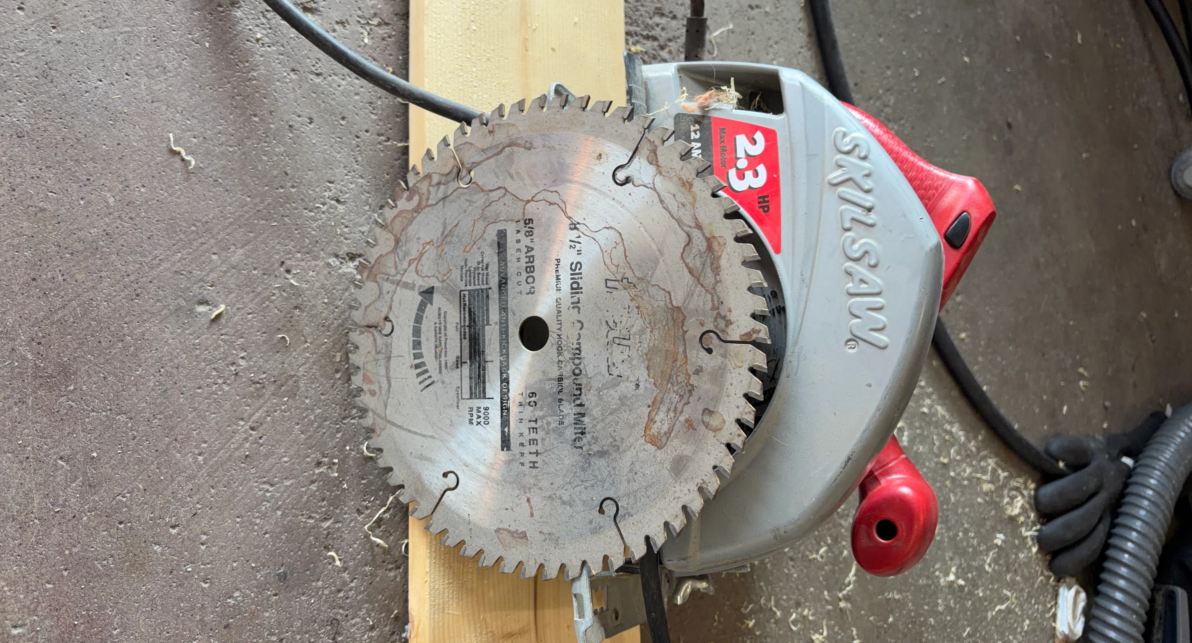 SKILSAW 2.3 HP Compound Miter Saw