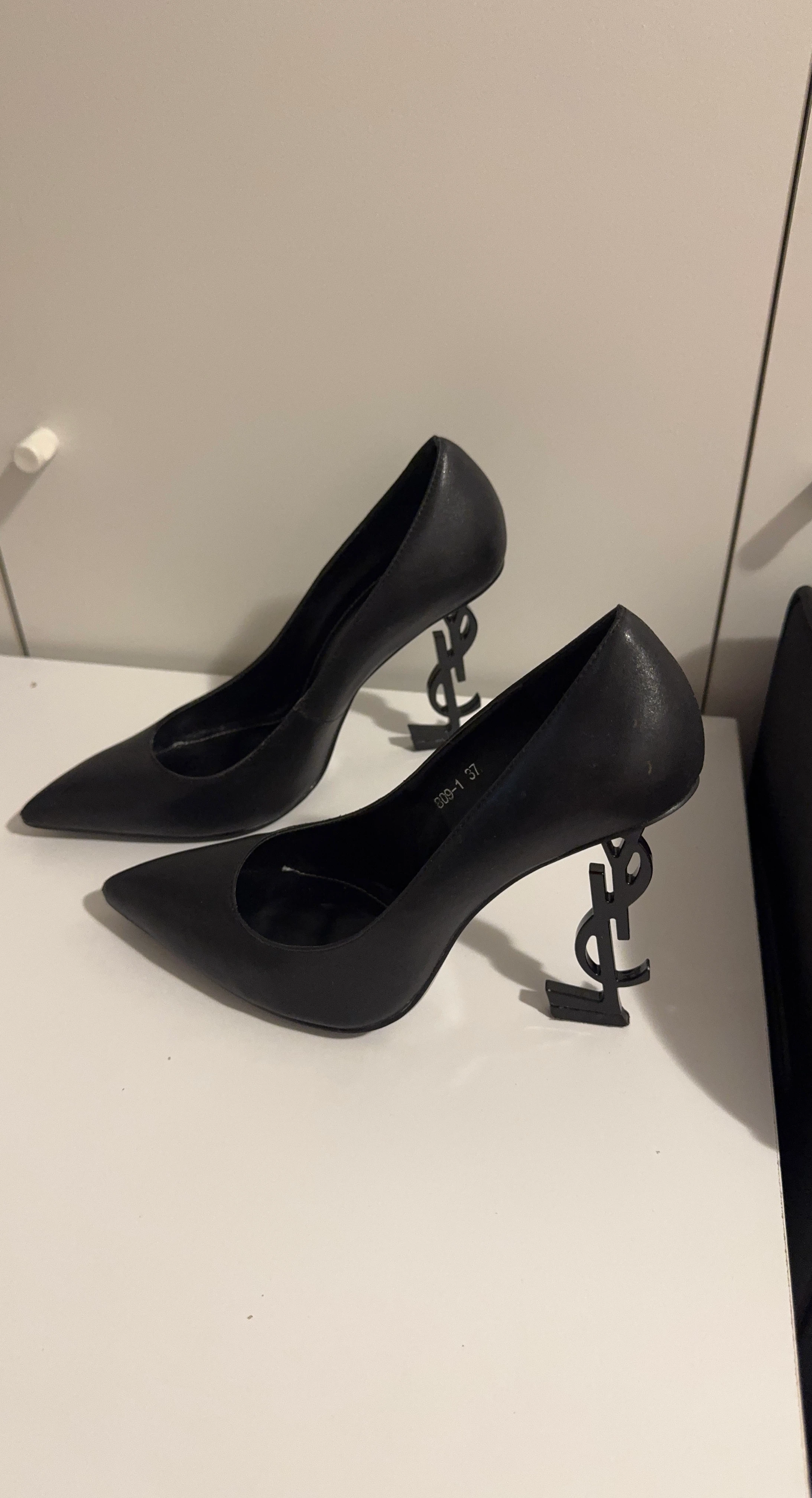 Yves Saint Laurent Black heels Size 37