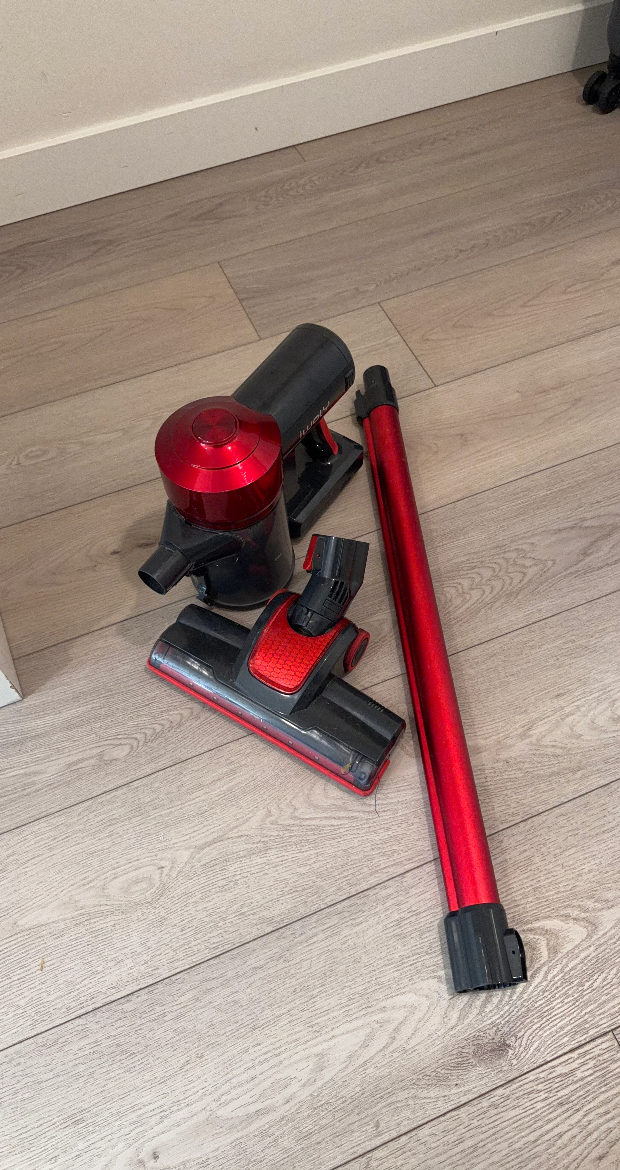 ILWOLY Cordless Stick Vacuum - Red