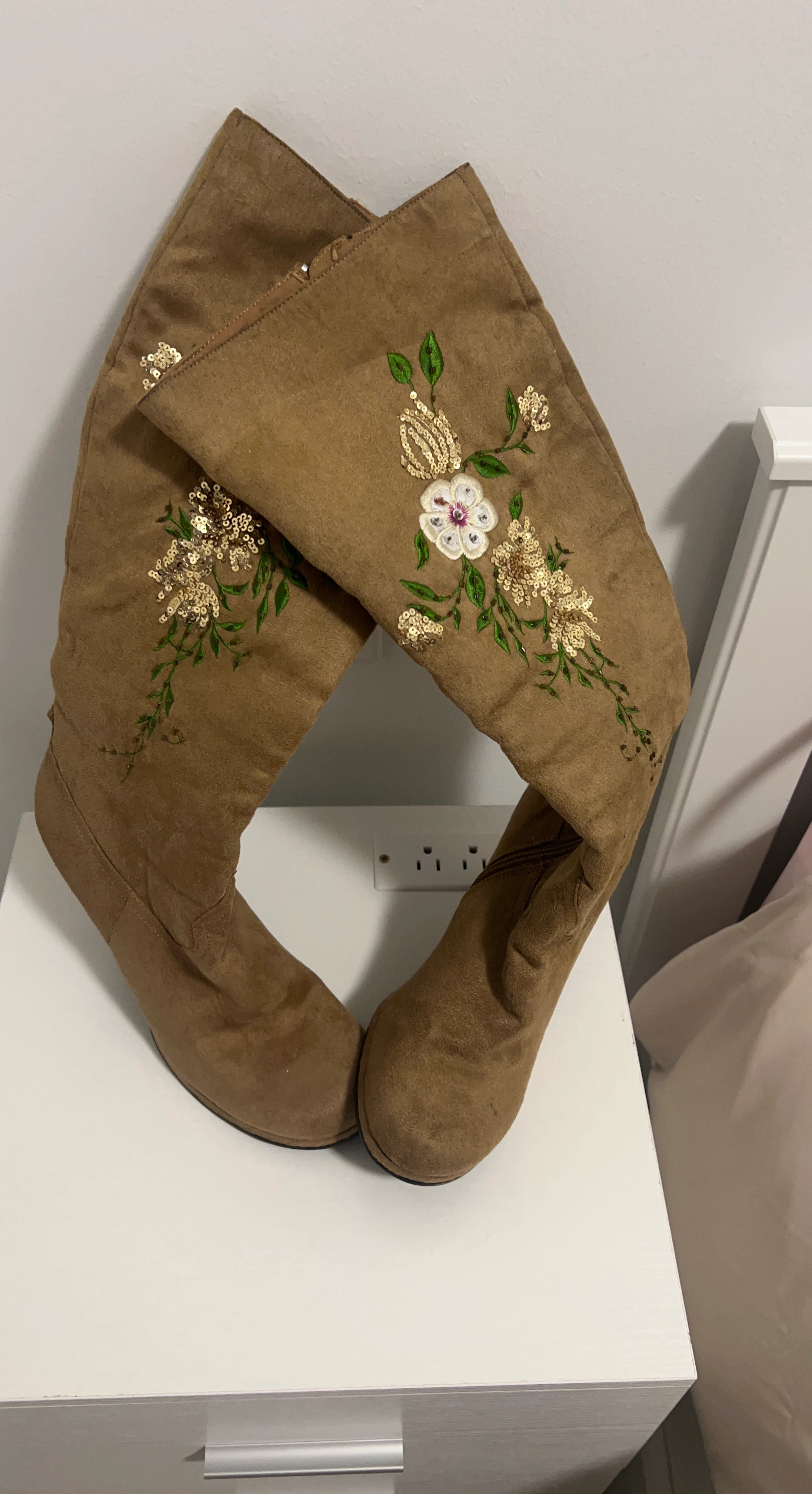 Brown Suede Boots with Floral Embroidery and Sequins