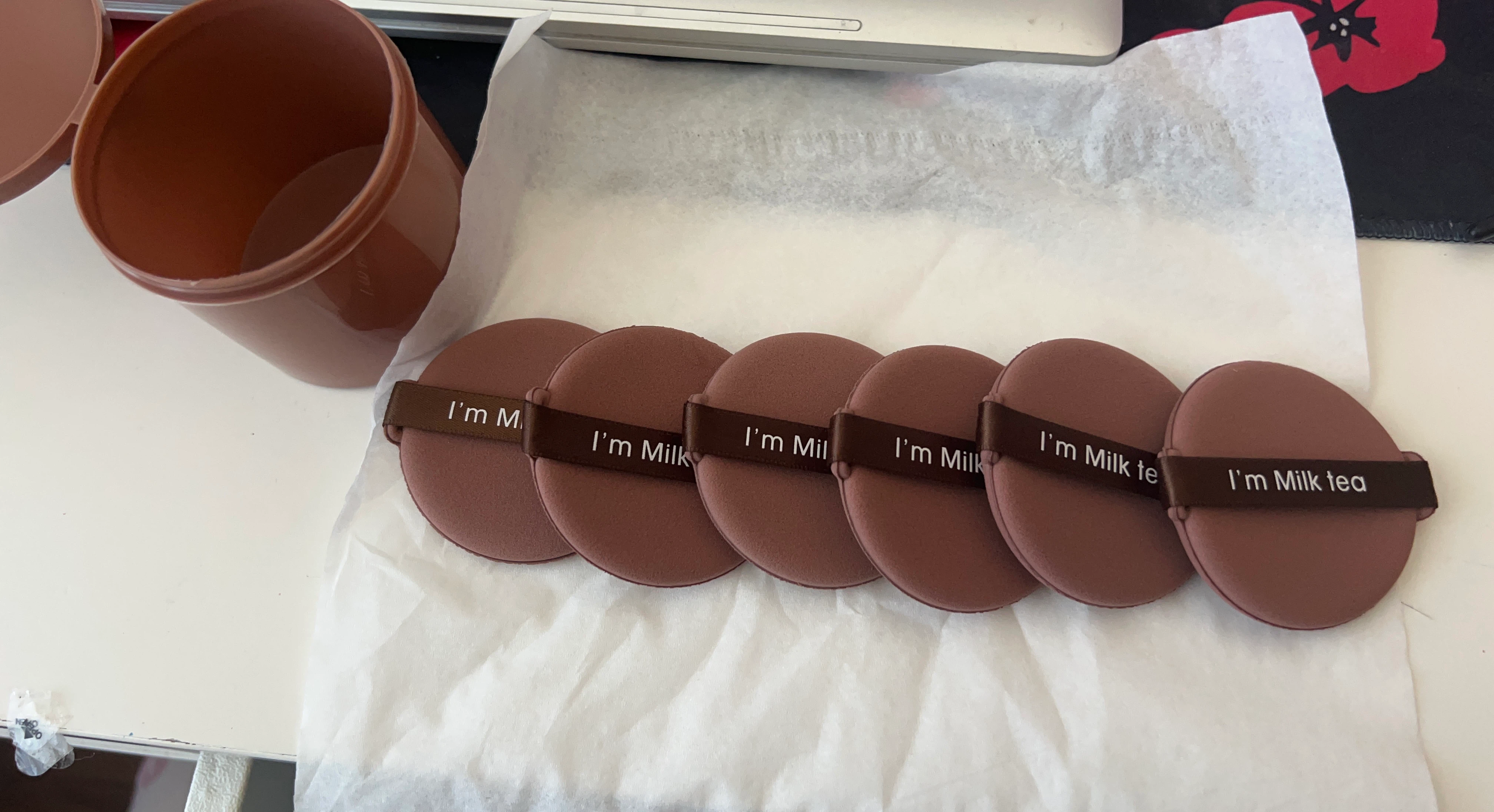 I'm Milk Tea Makeup Puff Set with Container