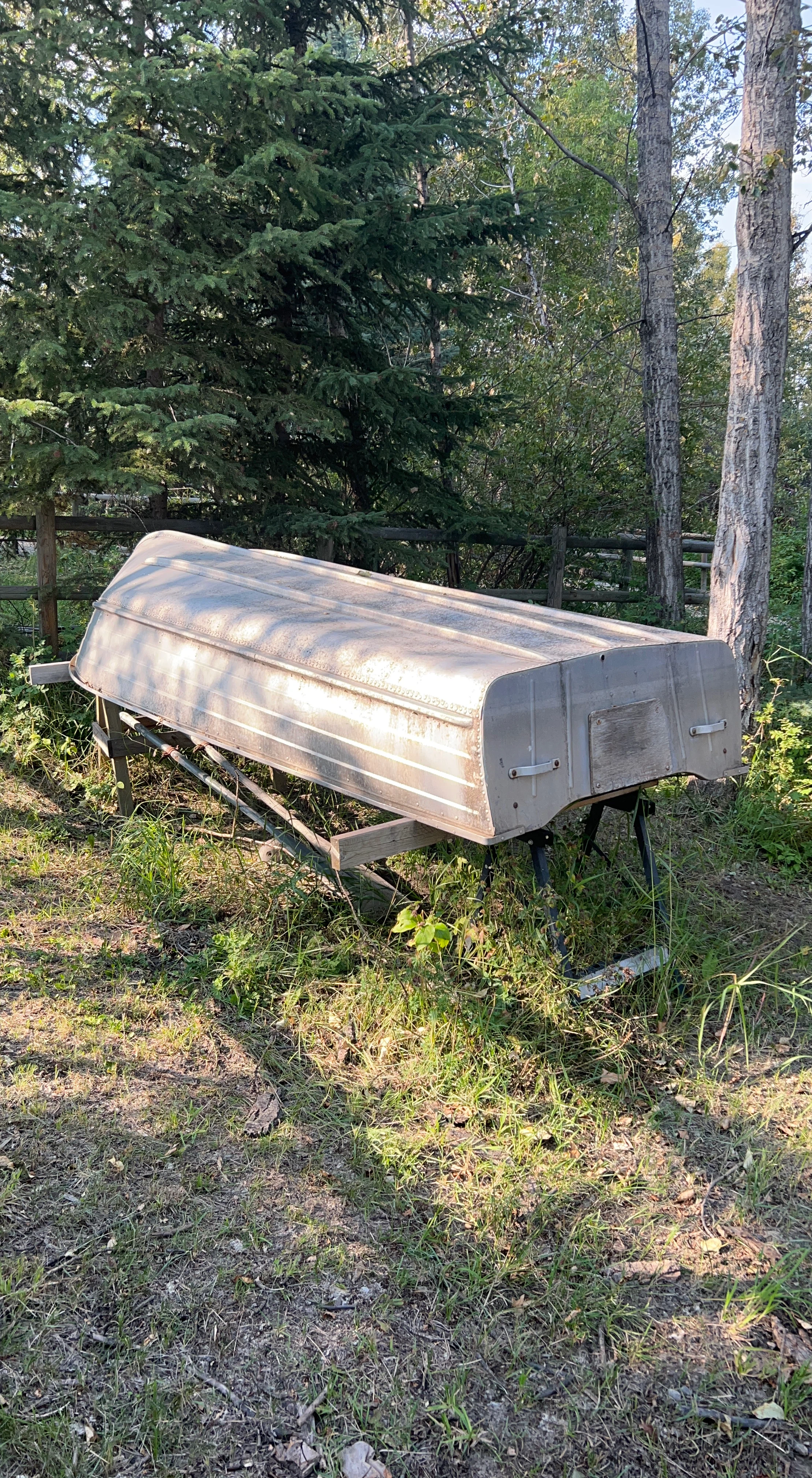 Aluminum fishing boat