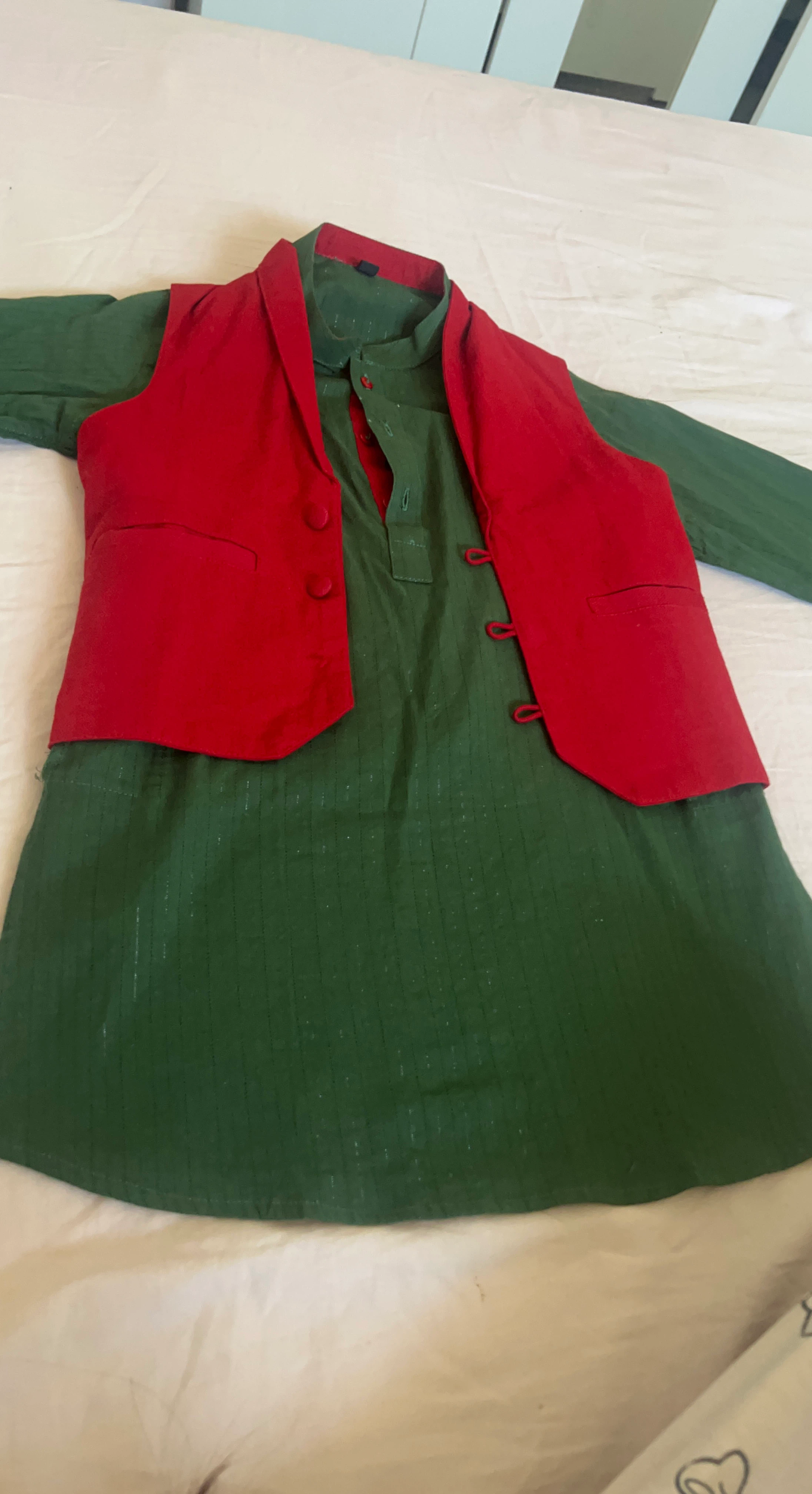 Green kurta with red vest