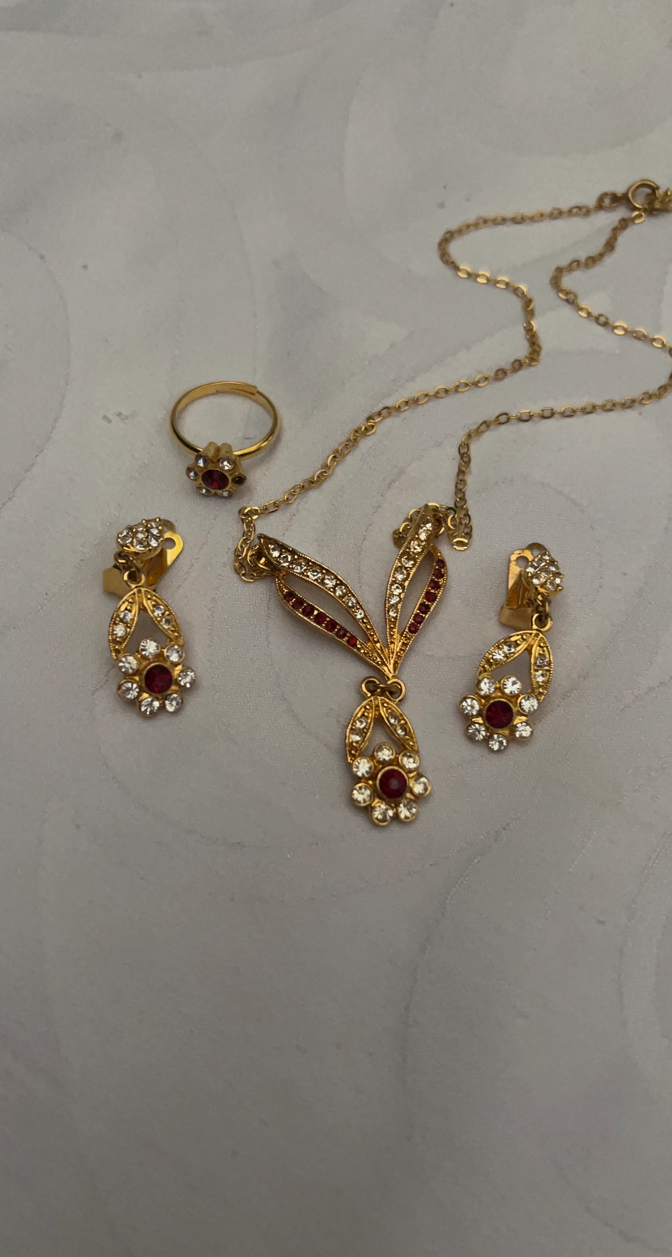 Gold-tone jewellery set with red and clear stones