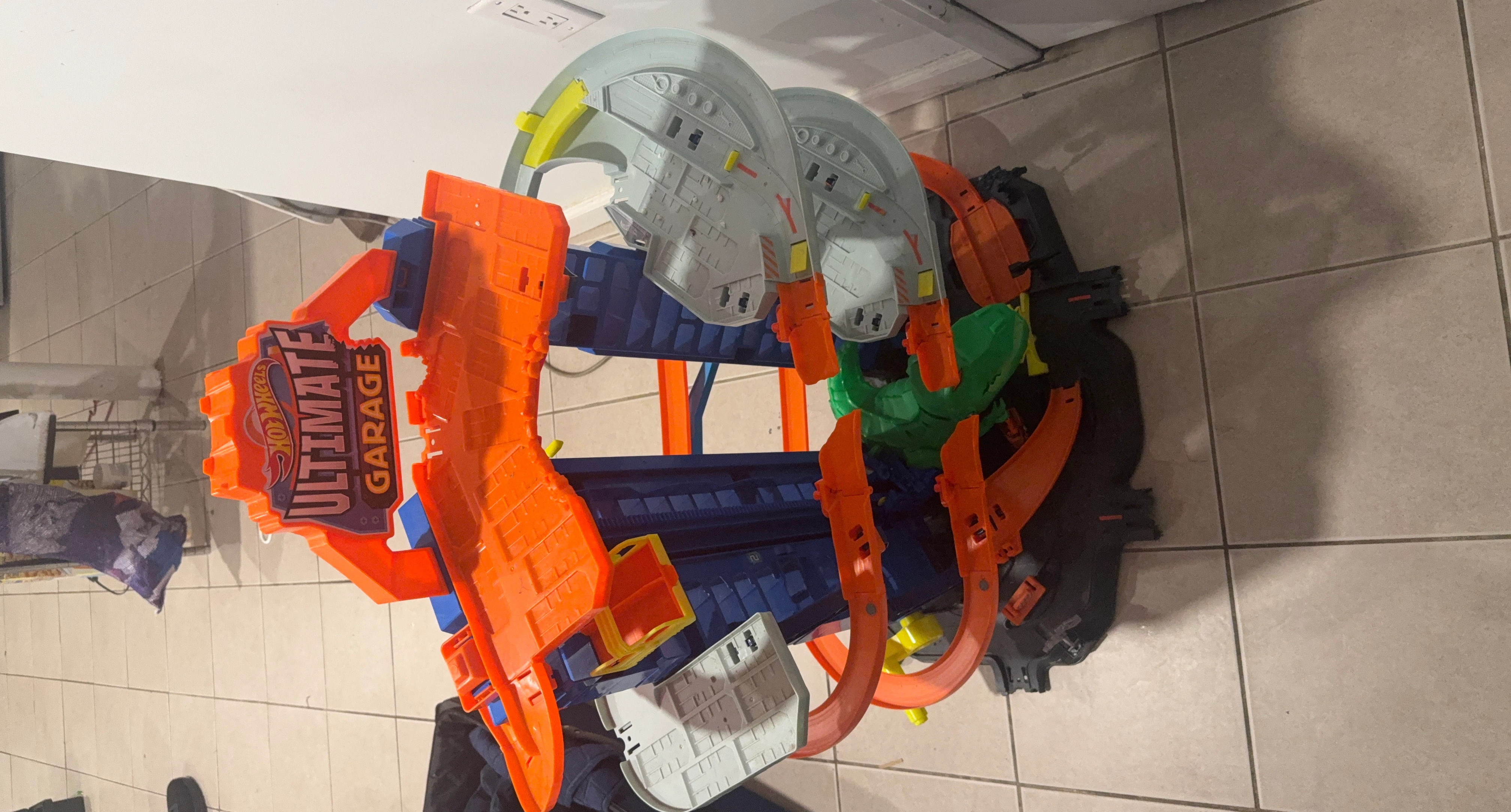Hot Wheels Ultimate Garage Playset