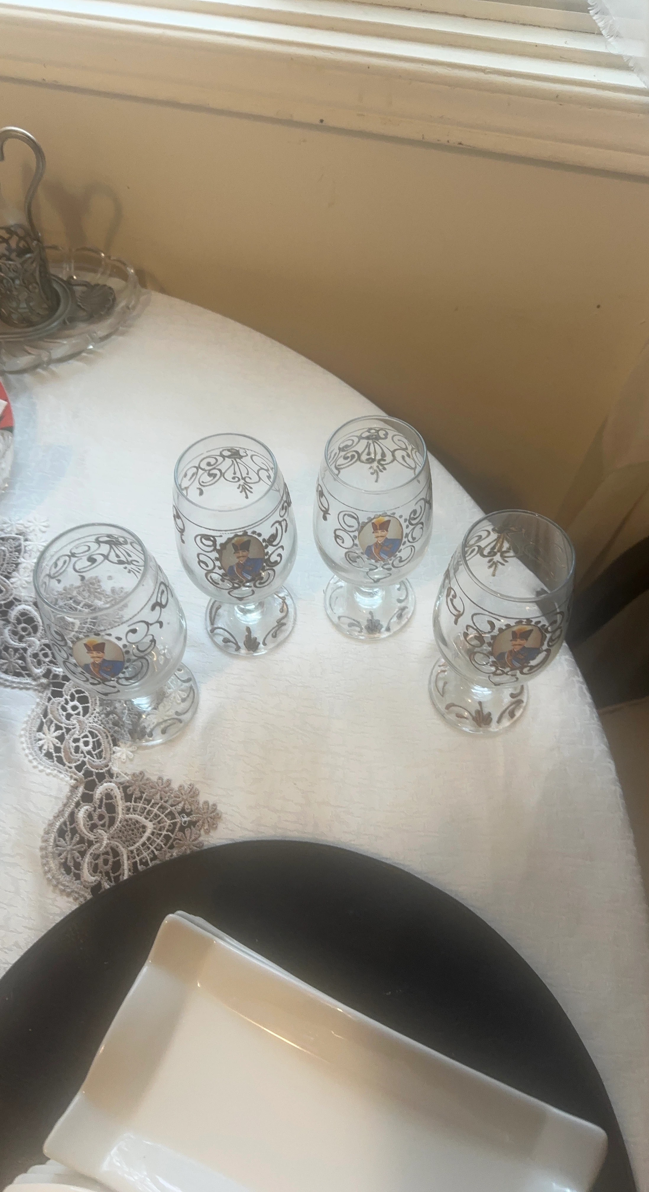 Set of 4 Decorative Wine Glasses