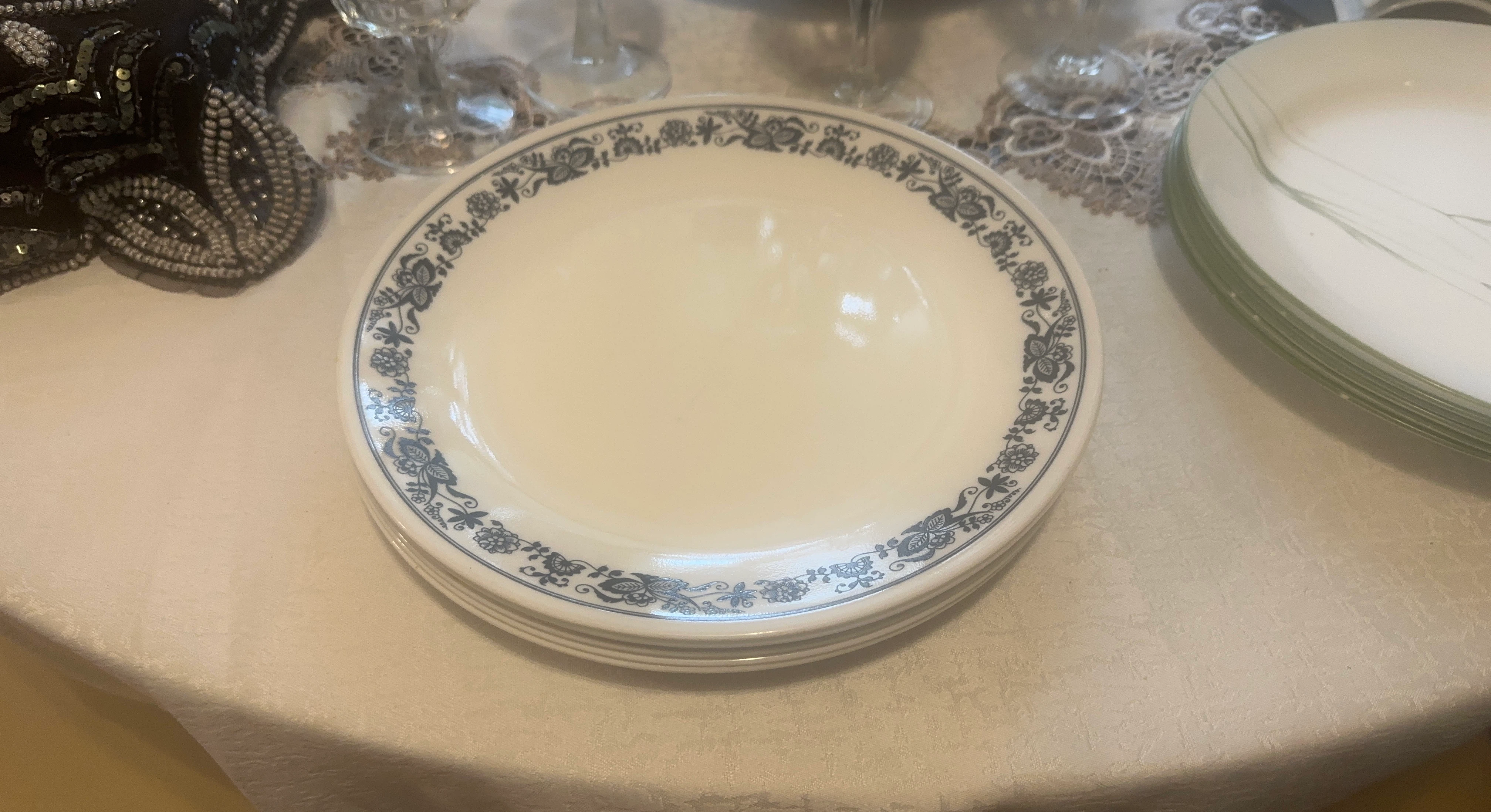 Set of 6 blue floral diner plates