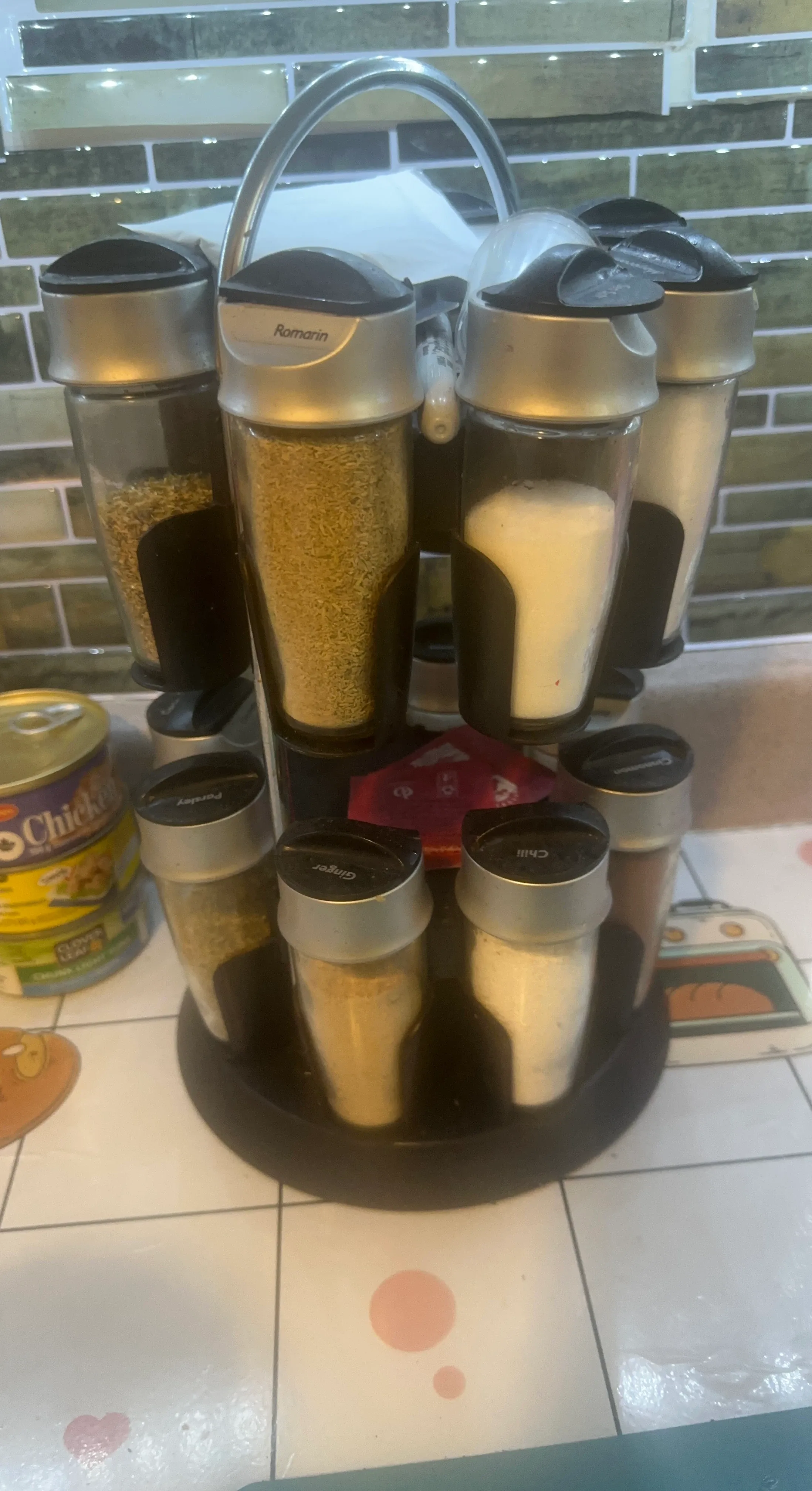 Romarin 16- Jar Rotating Spice Rack with spices