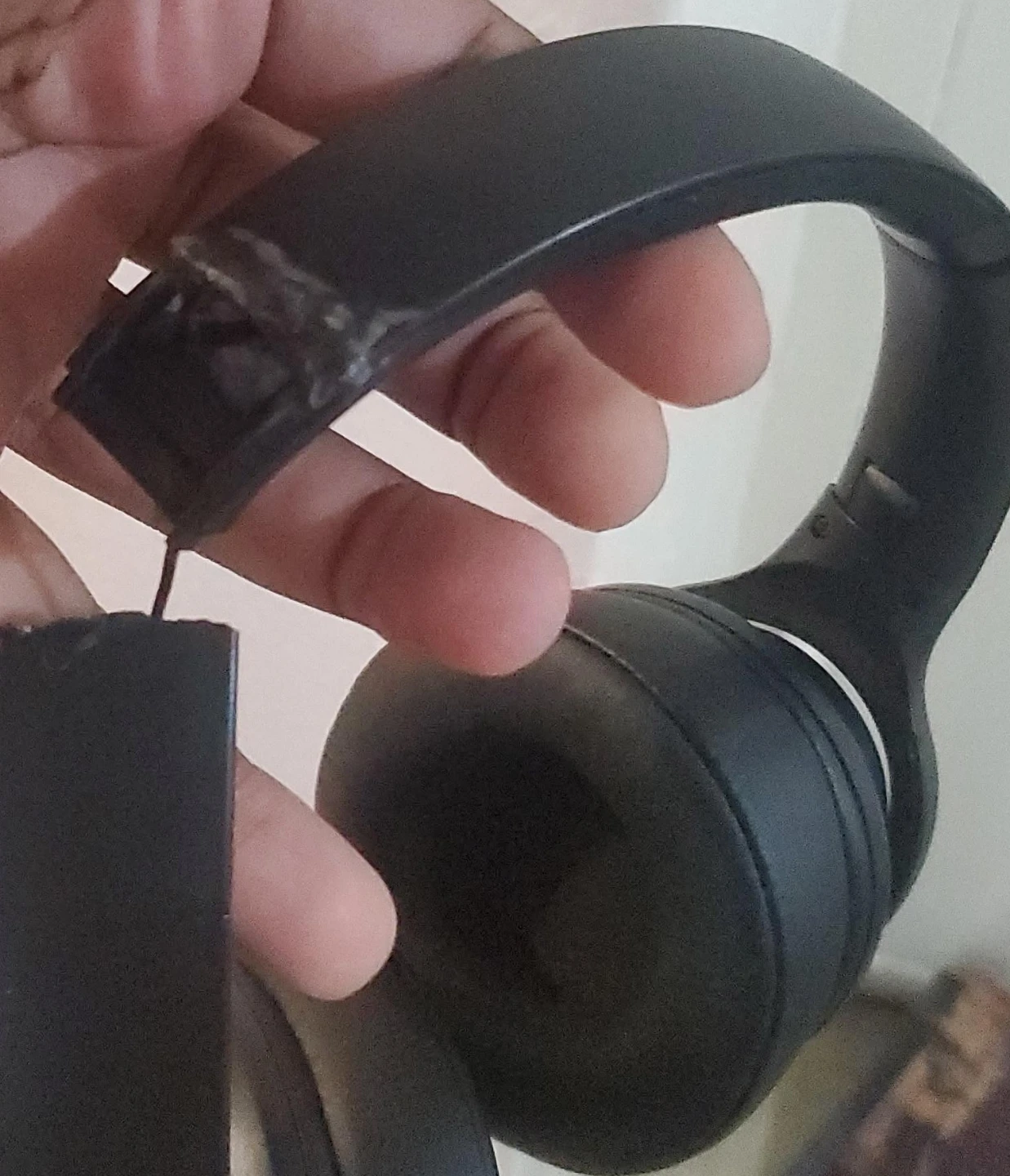 Black Headphones - Damaged Headband