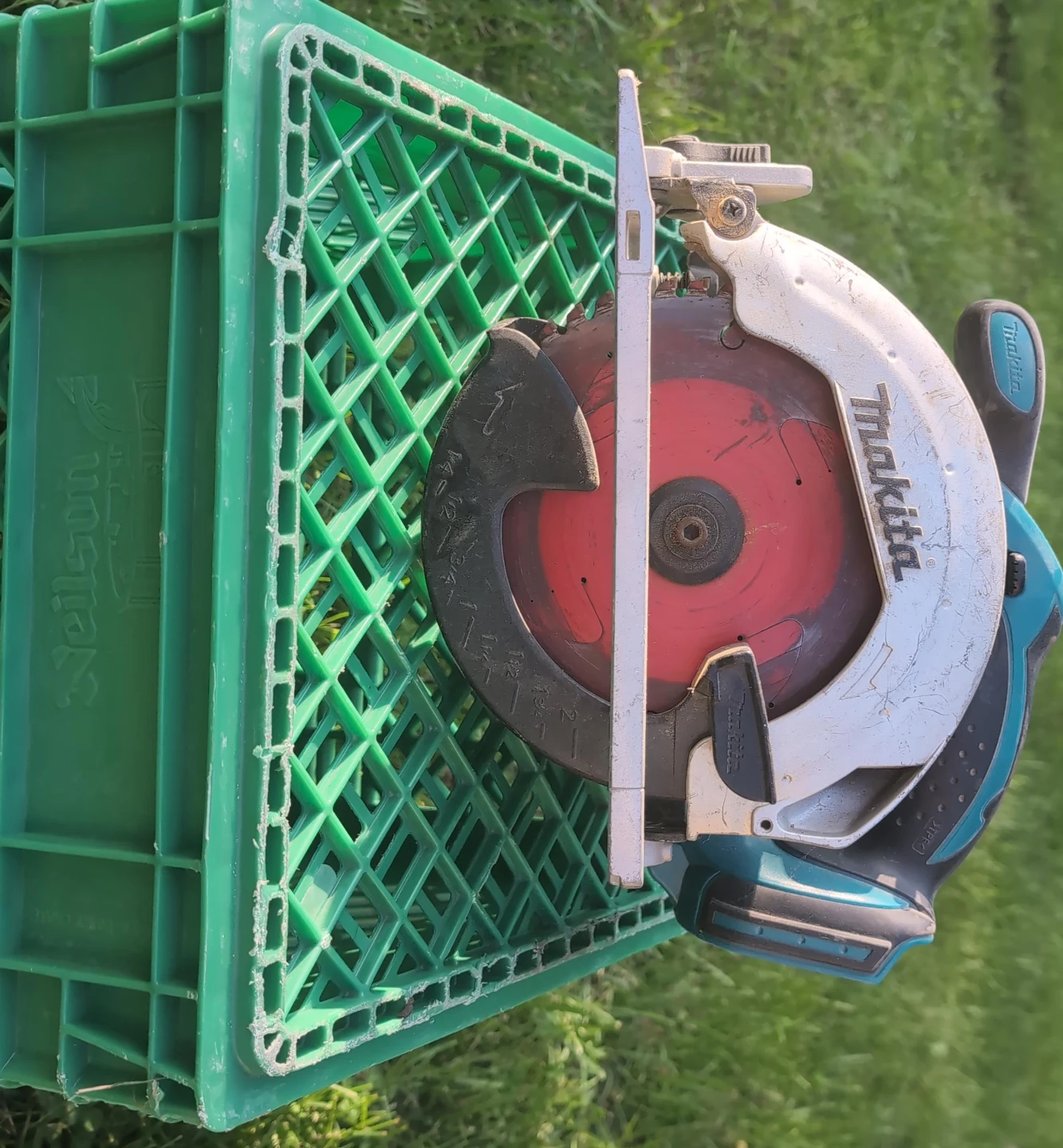 Used Makita 18V LXT Lithium-Ion cordless handheld circular saw.