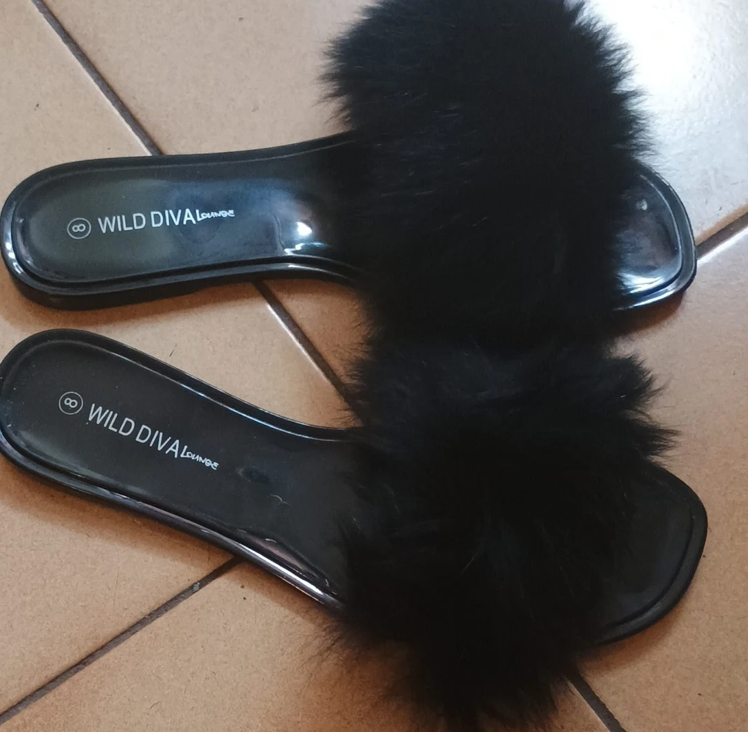 Wild Diva Lounge Black Faux Fur Slides - Size 8