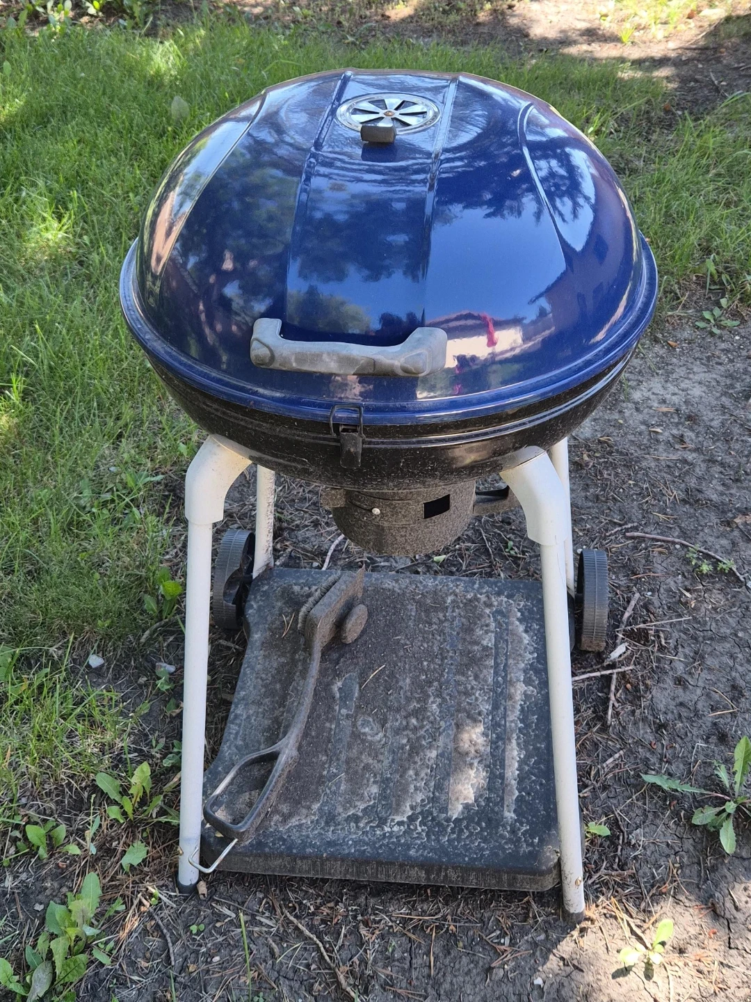 Blue Kettle BBQ Grill with Tongs
