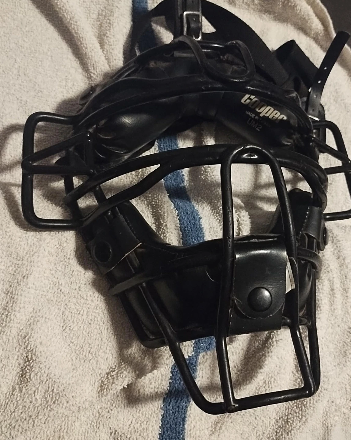 Cooper UM2 Umpire Mask - photo 2