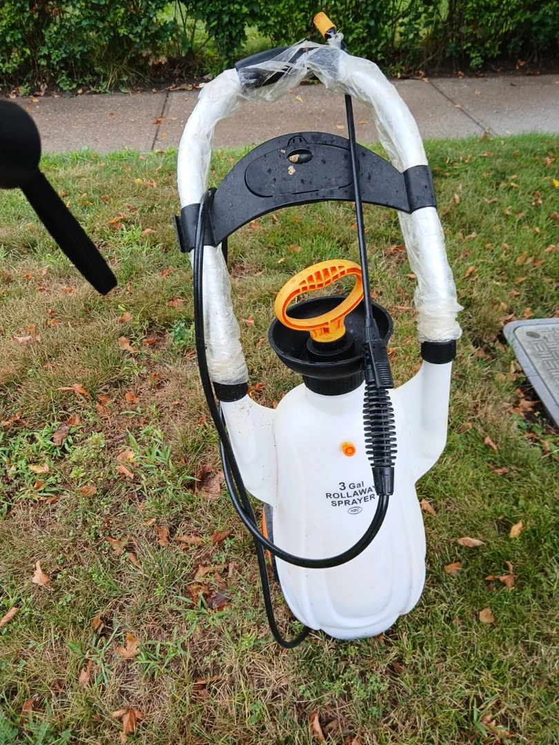 3 Gallon Rollaway Sprayer