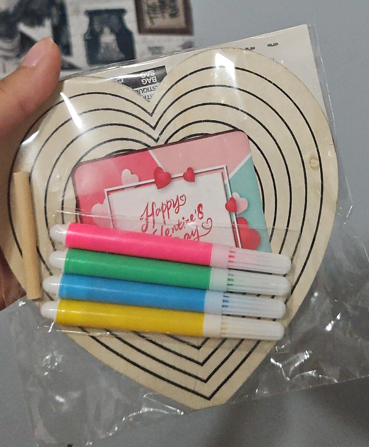 Valentine's Heart Craft Kit with Markers