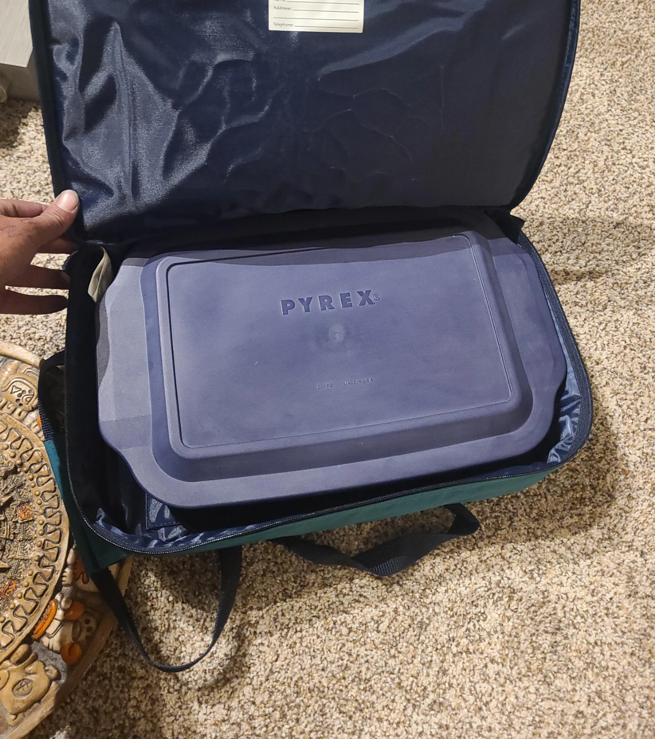 Pyrex Baking Dish with Carrying Case