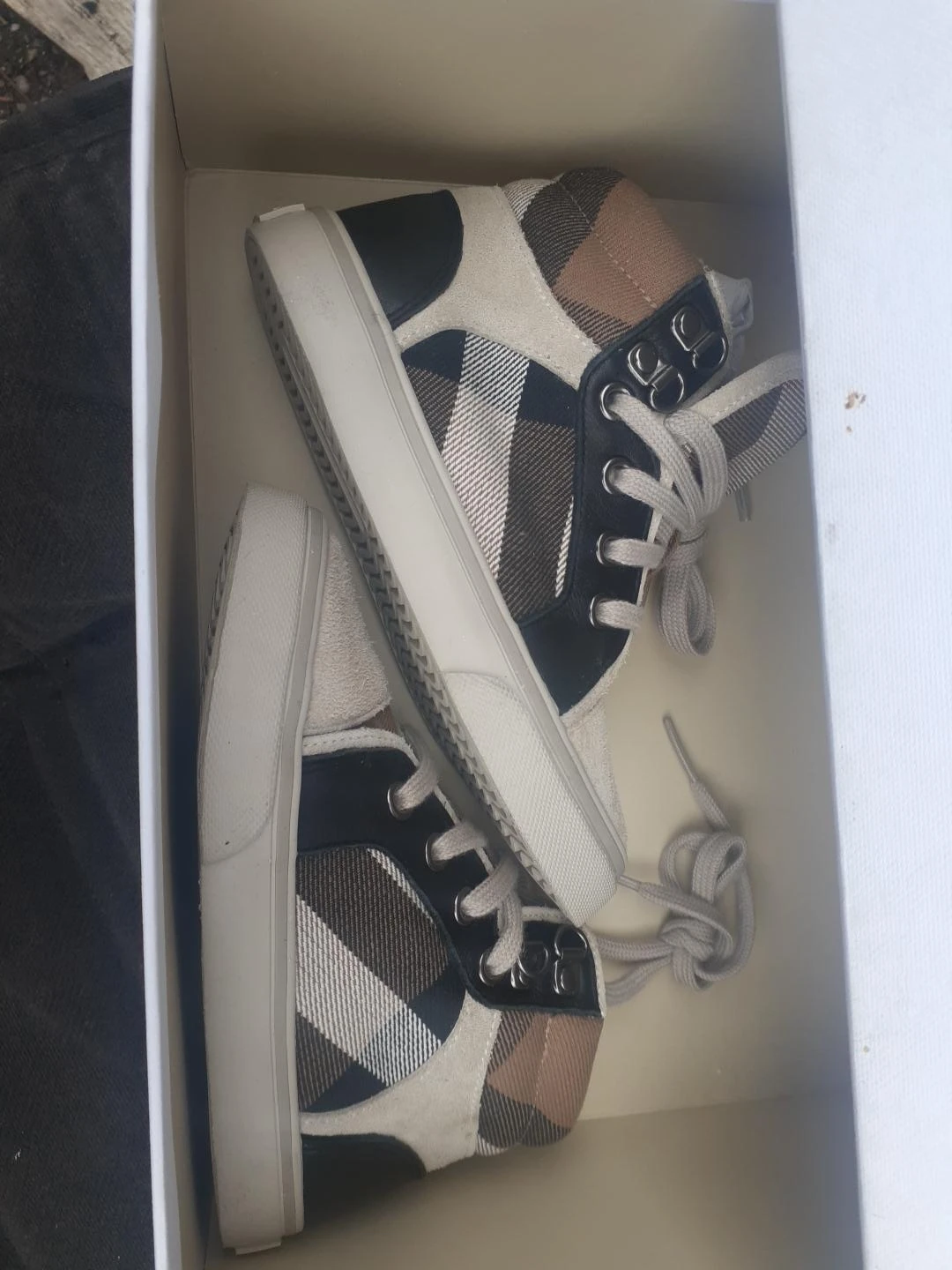 High-top Sneakers  200 all takes it