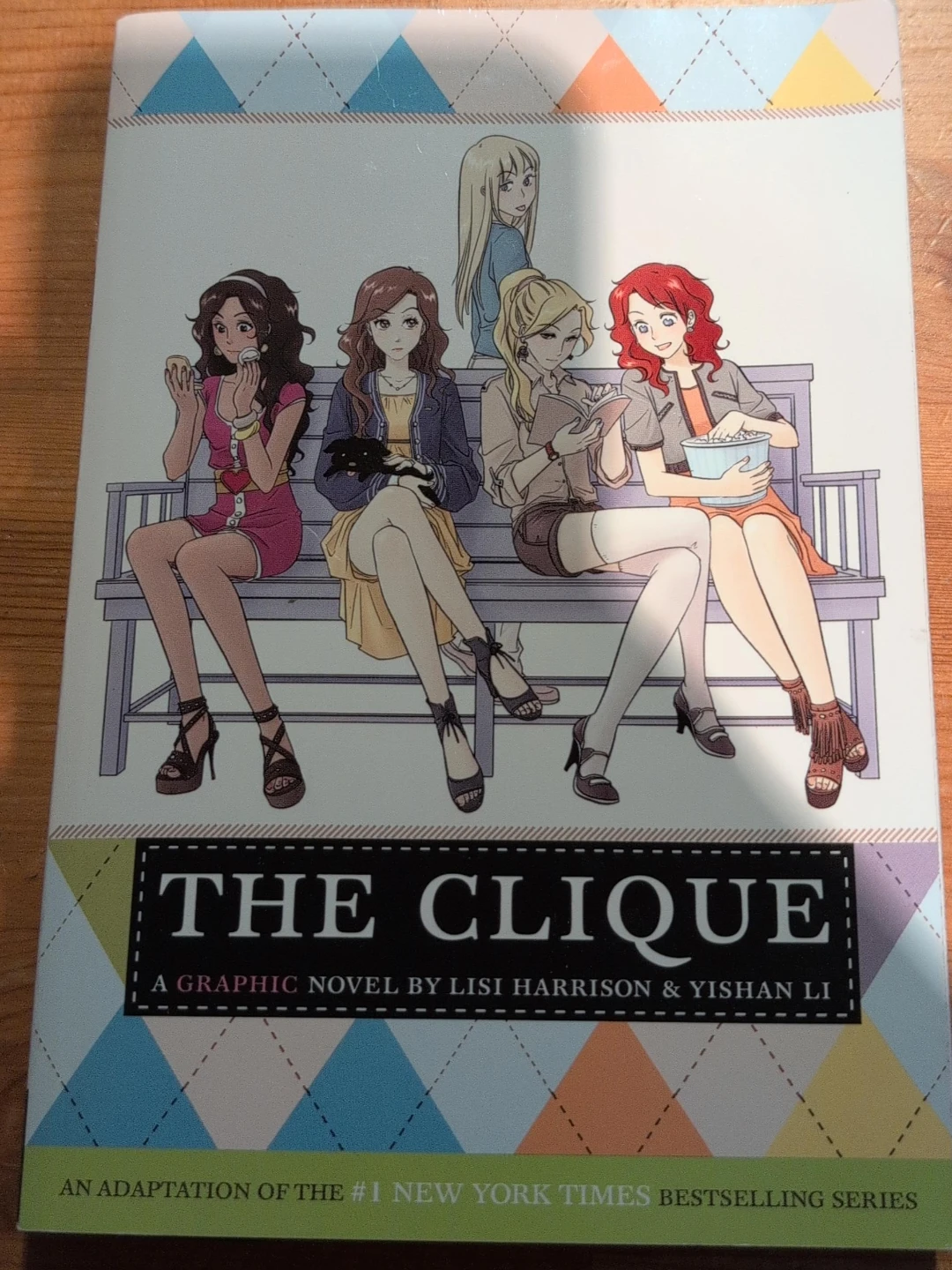 The Clique Graphic Novel by Lisi Harrison & Yishan Li
