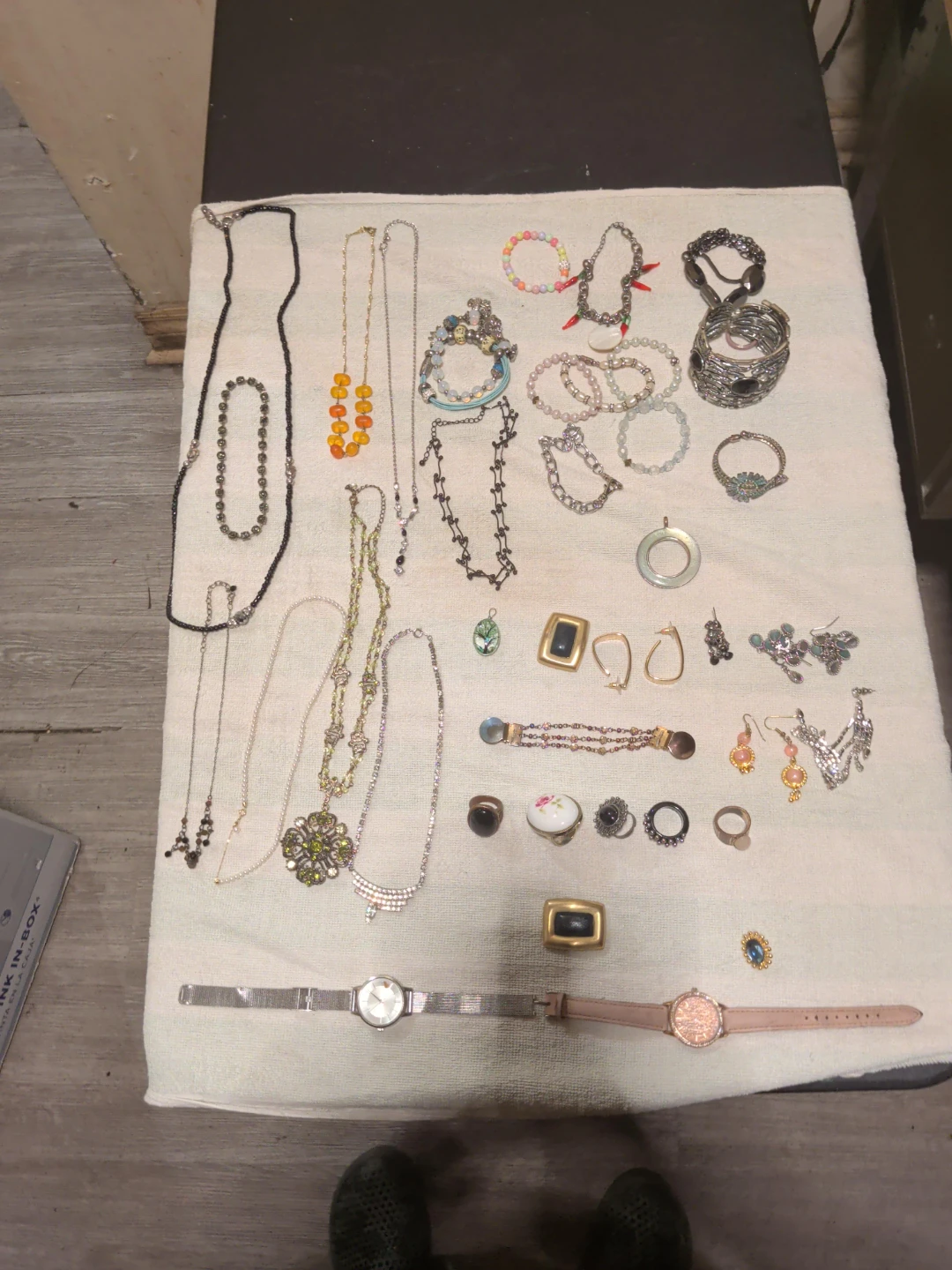 Assorted Women's Jewellery and Watches Bundle