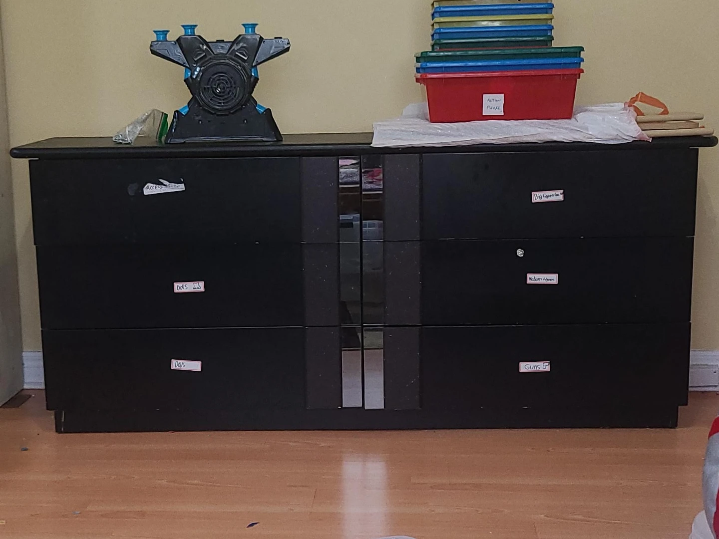 Black 6-Drawer Dresser