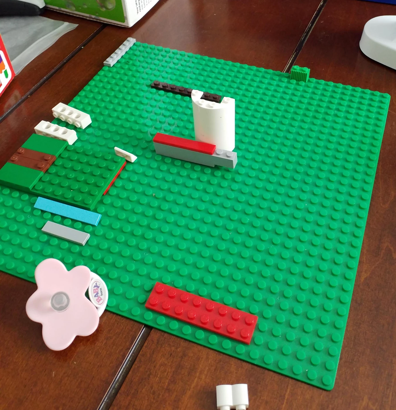 LEGO Green Baseplate with Accessories