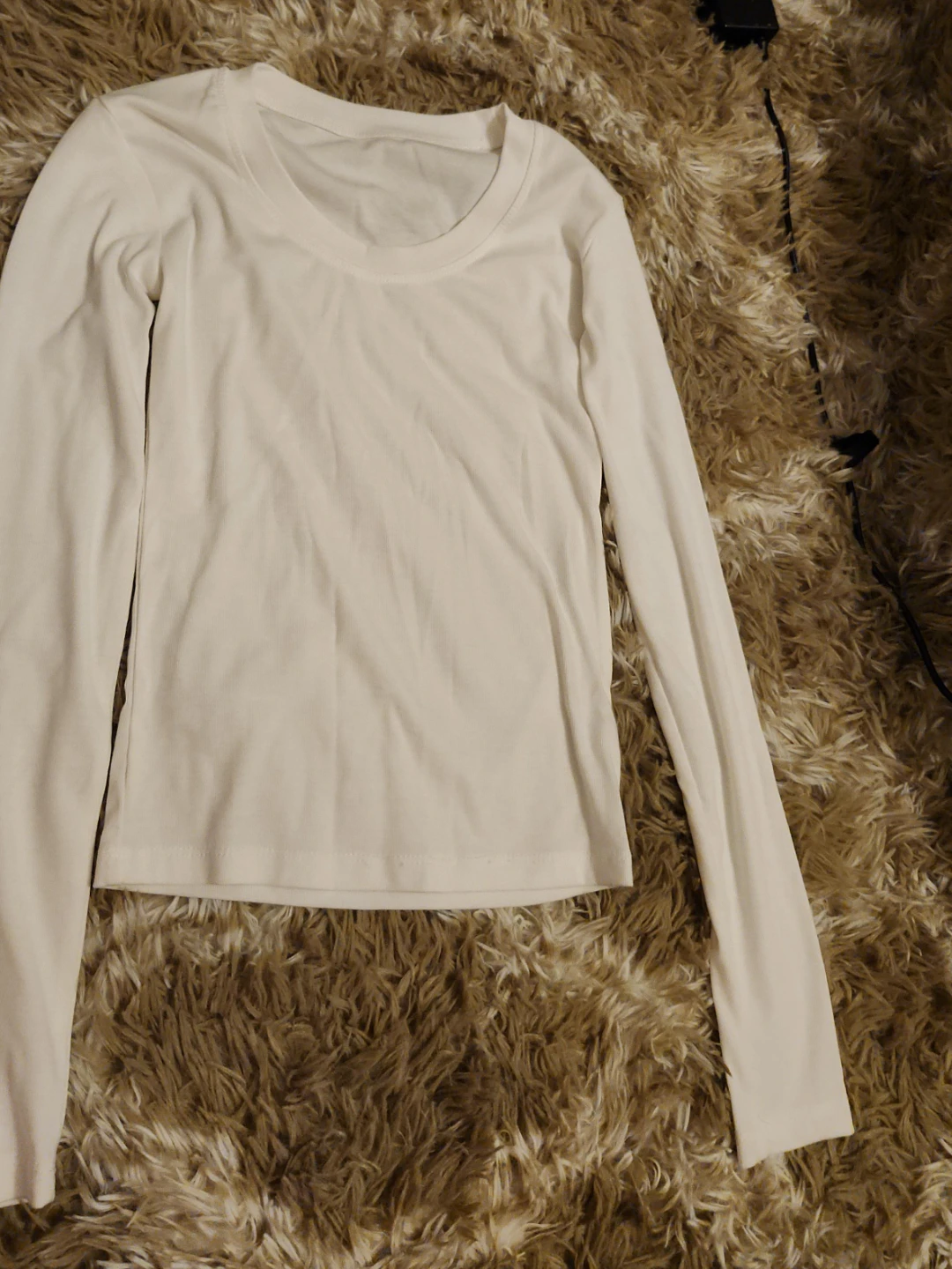 White long sleeve scoop neck top