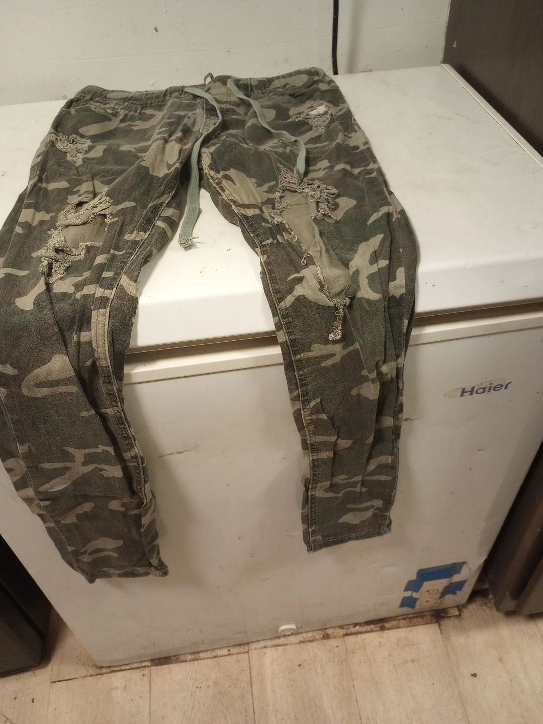 Camouflage Rip Jeans