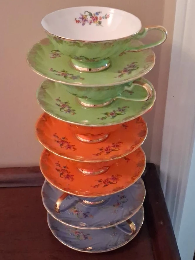 Set of 6 Vintage Tea Cups and Saucers