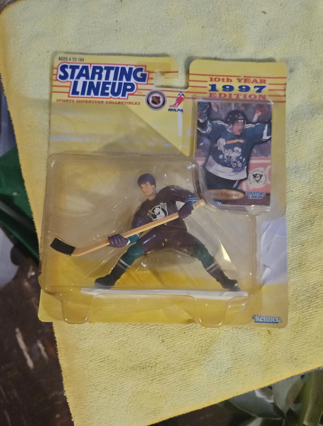 Starting Lineup 1997 Edition Teemu Selanne Collectible