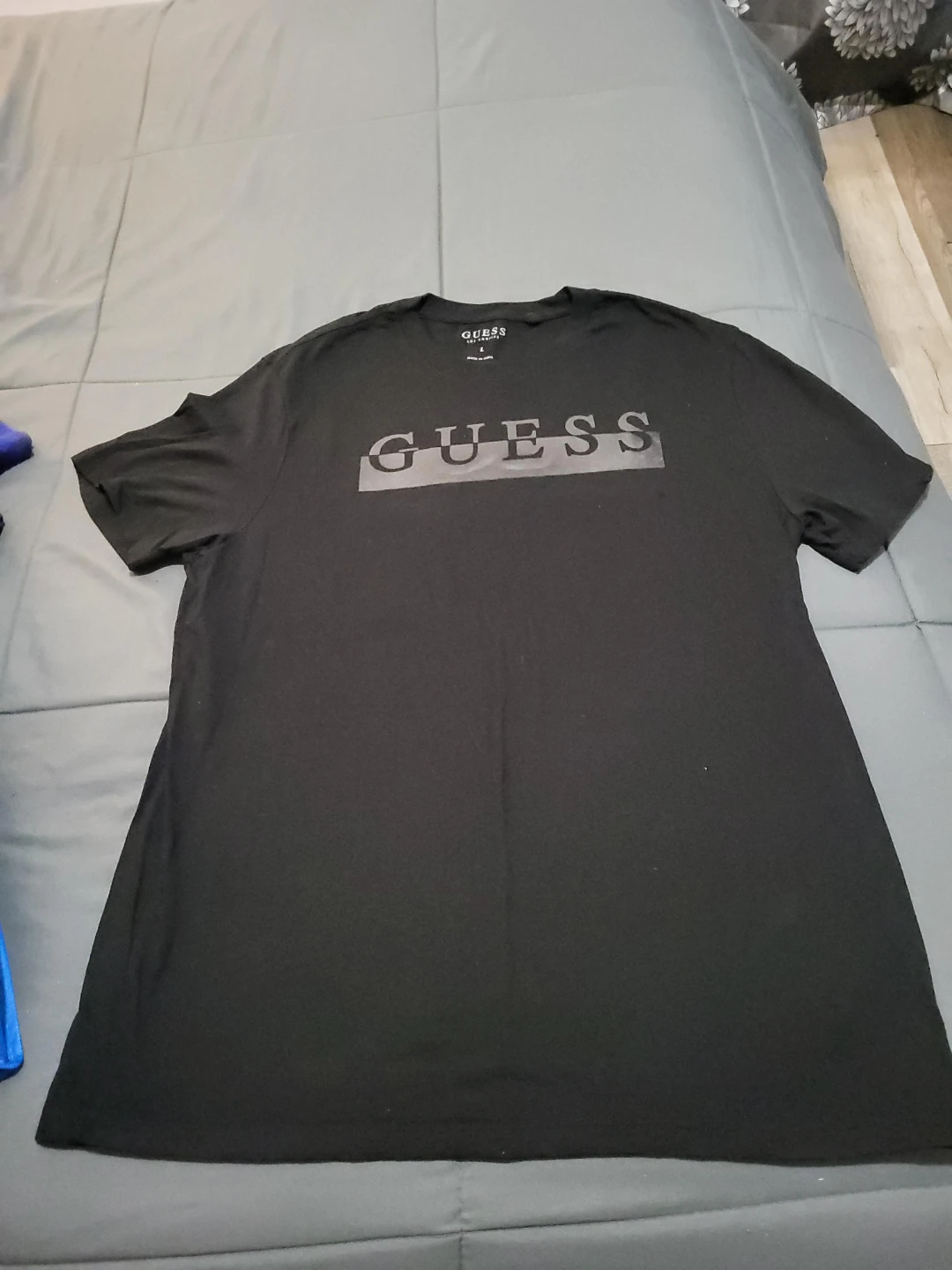 Guess T-Shirt - Black, Size L