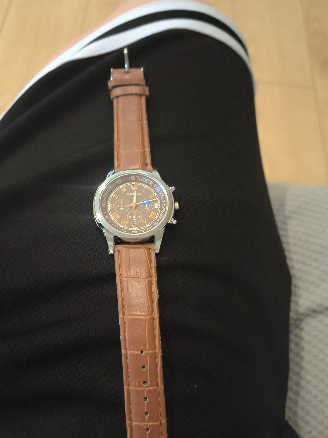 WO DAI Men's Brown Leather Strap Watch
