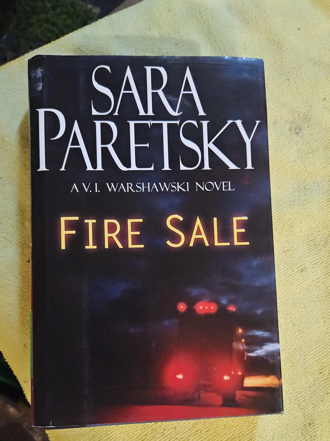 Sara Paretsky Fire Sale A V.I. Warshawski Novel Paperback Book