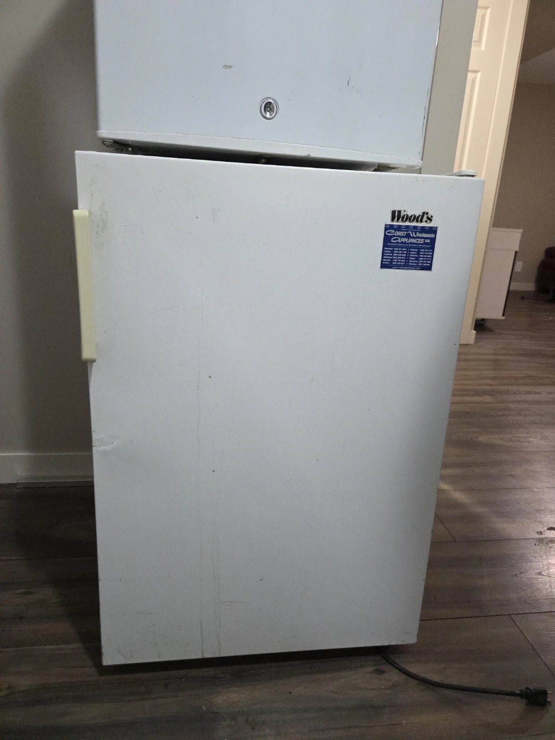 Wood's Compact Refrigerator