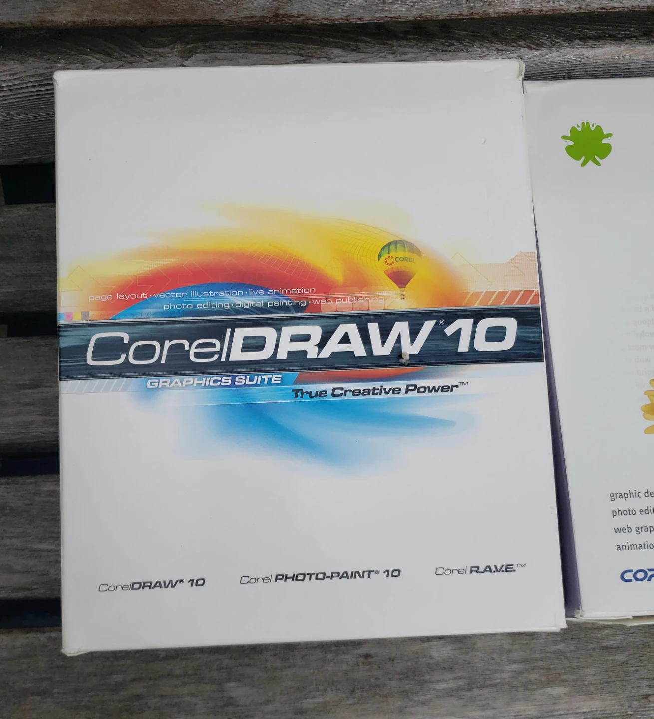CorelDRAW 10 Graphics Suite software box