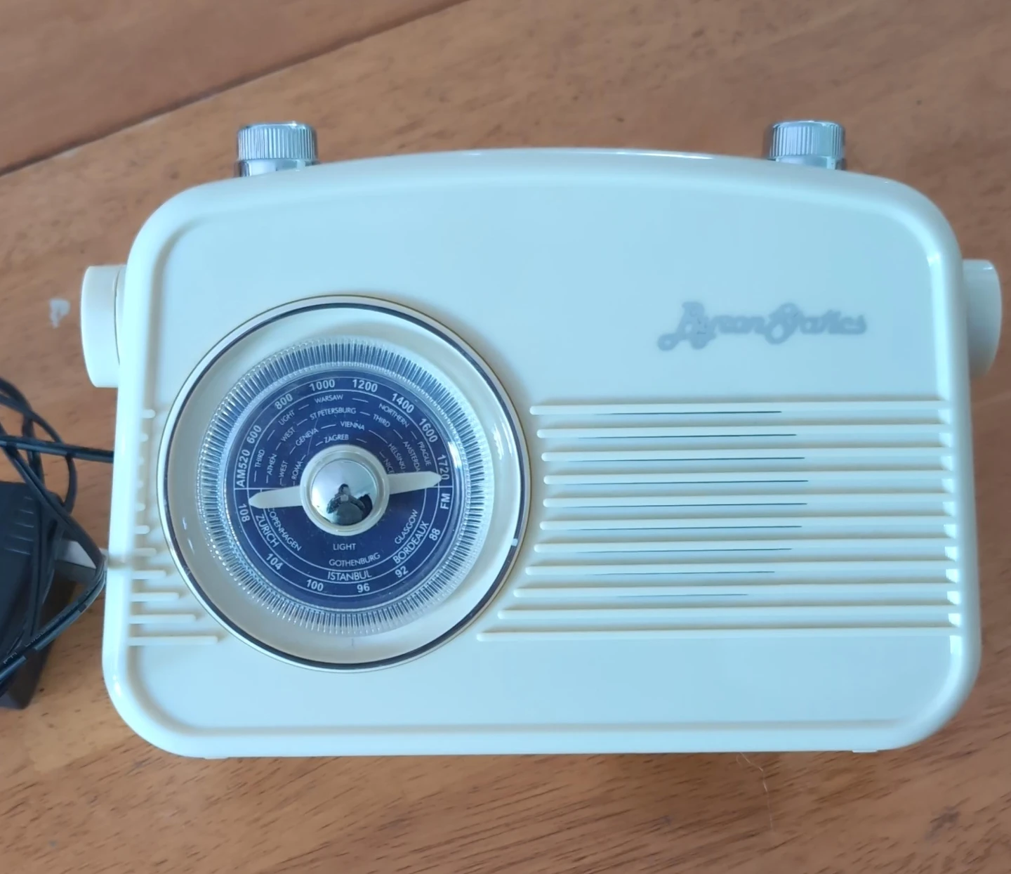 Cream Retro Radio