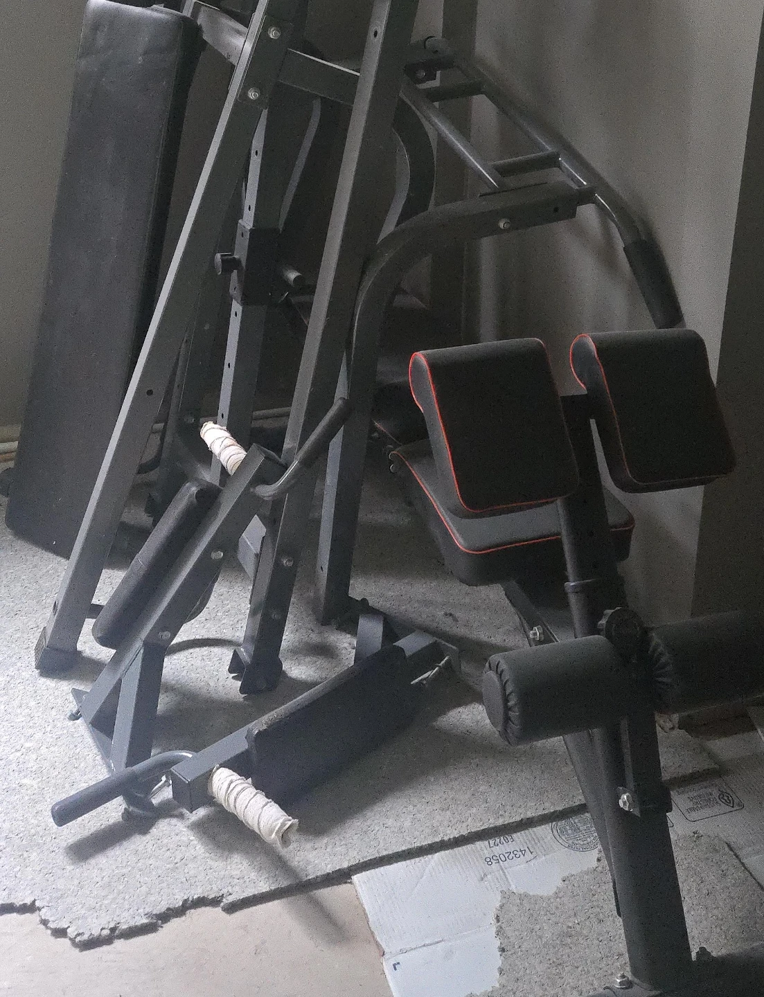 Home Gym Weight Bench and Pull-Up Bar