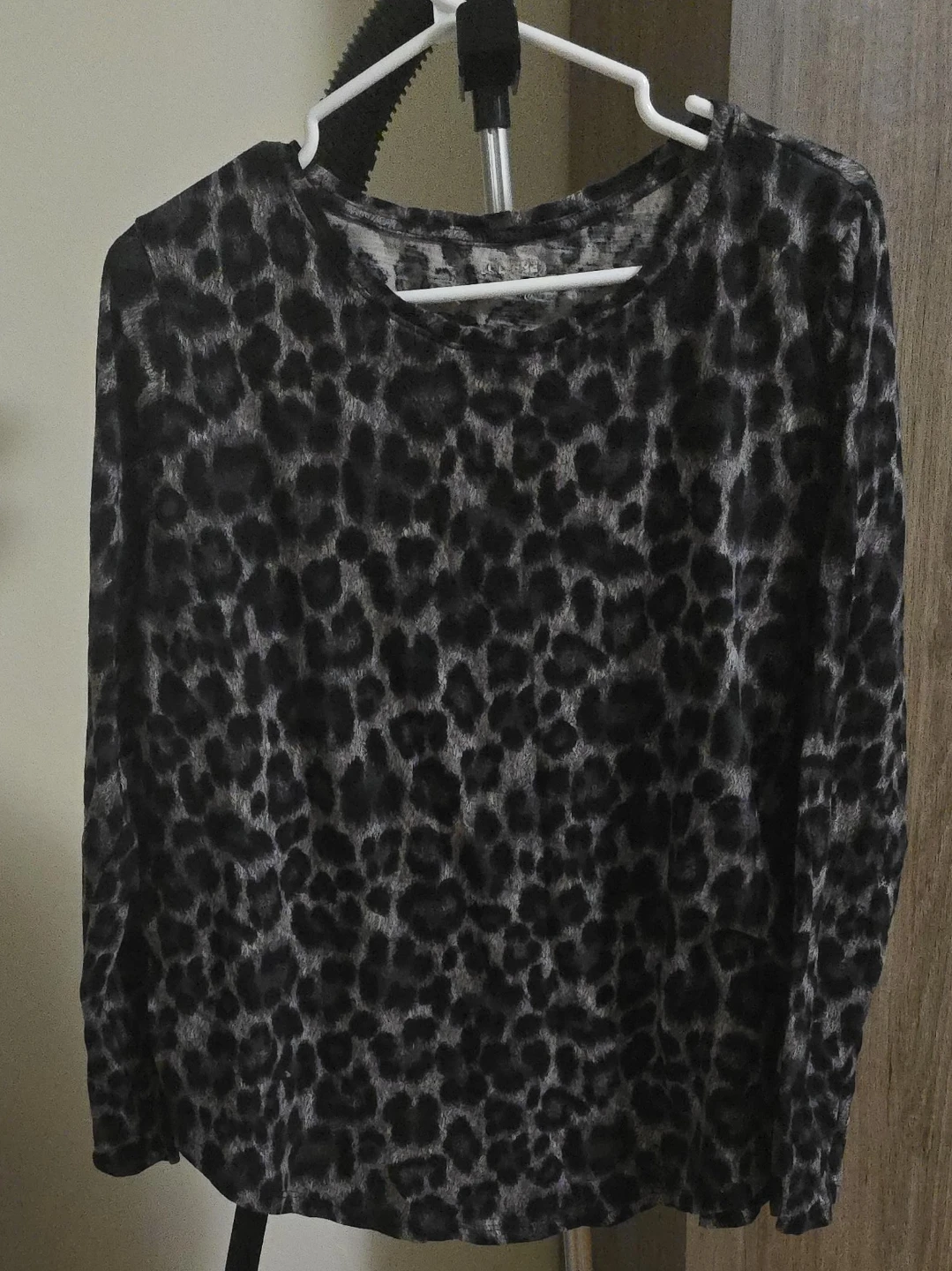 Women's Leopard Print Long Sleeve Shirt