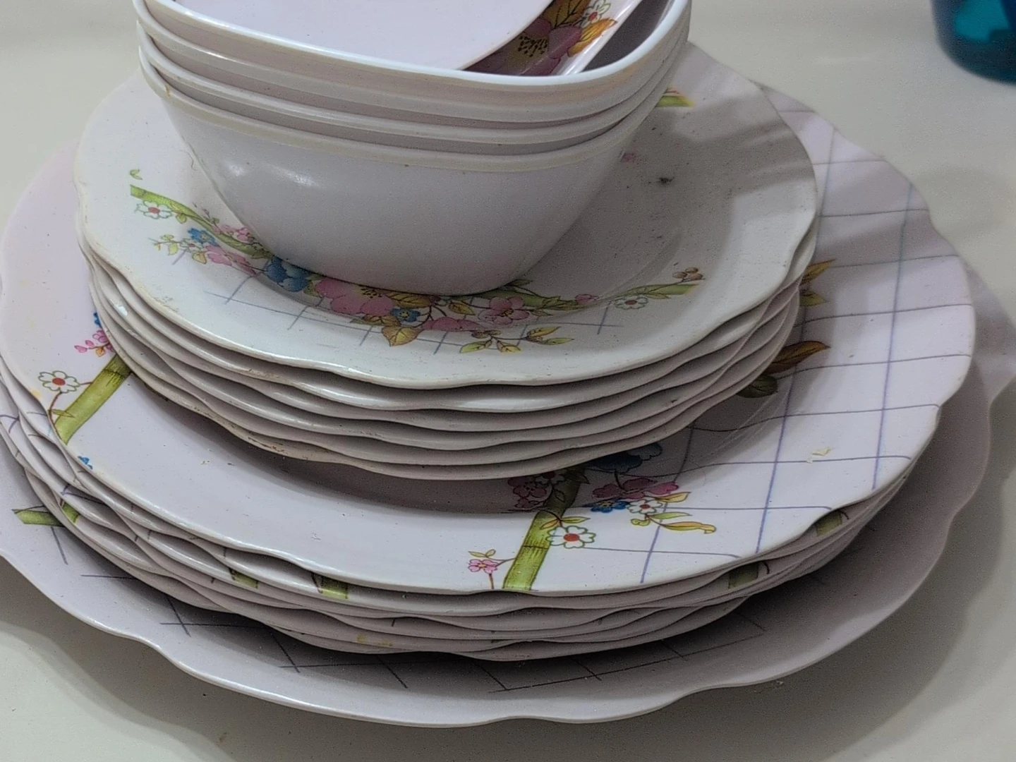 Floral Pattern Dinnerware Set