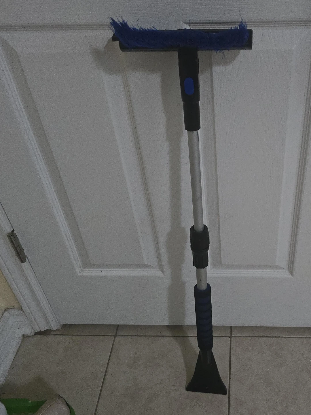 Extendable Squeegee and Ice Scraper Combo