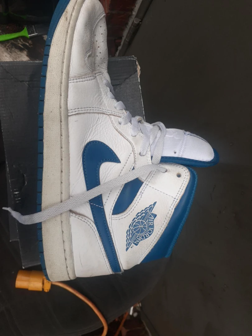 Air Jordan 1 Sneakers